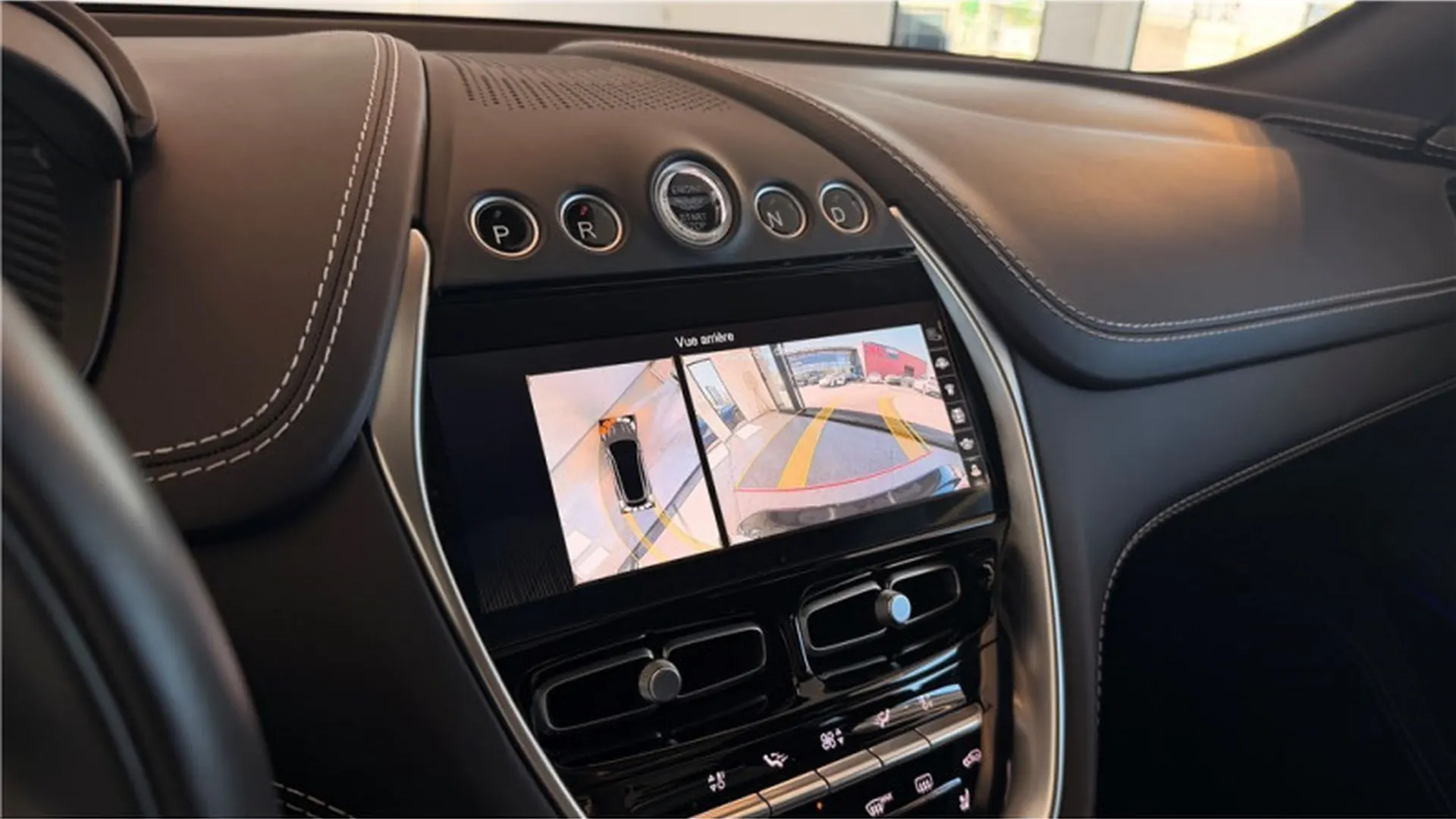 Aston Martin DBX — photo 8
