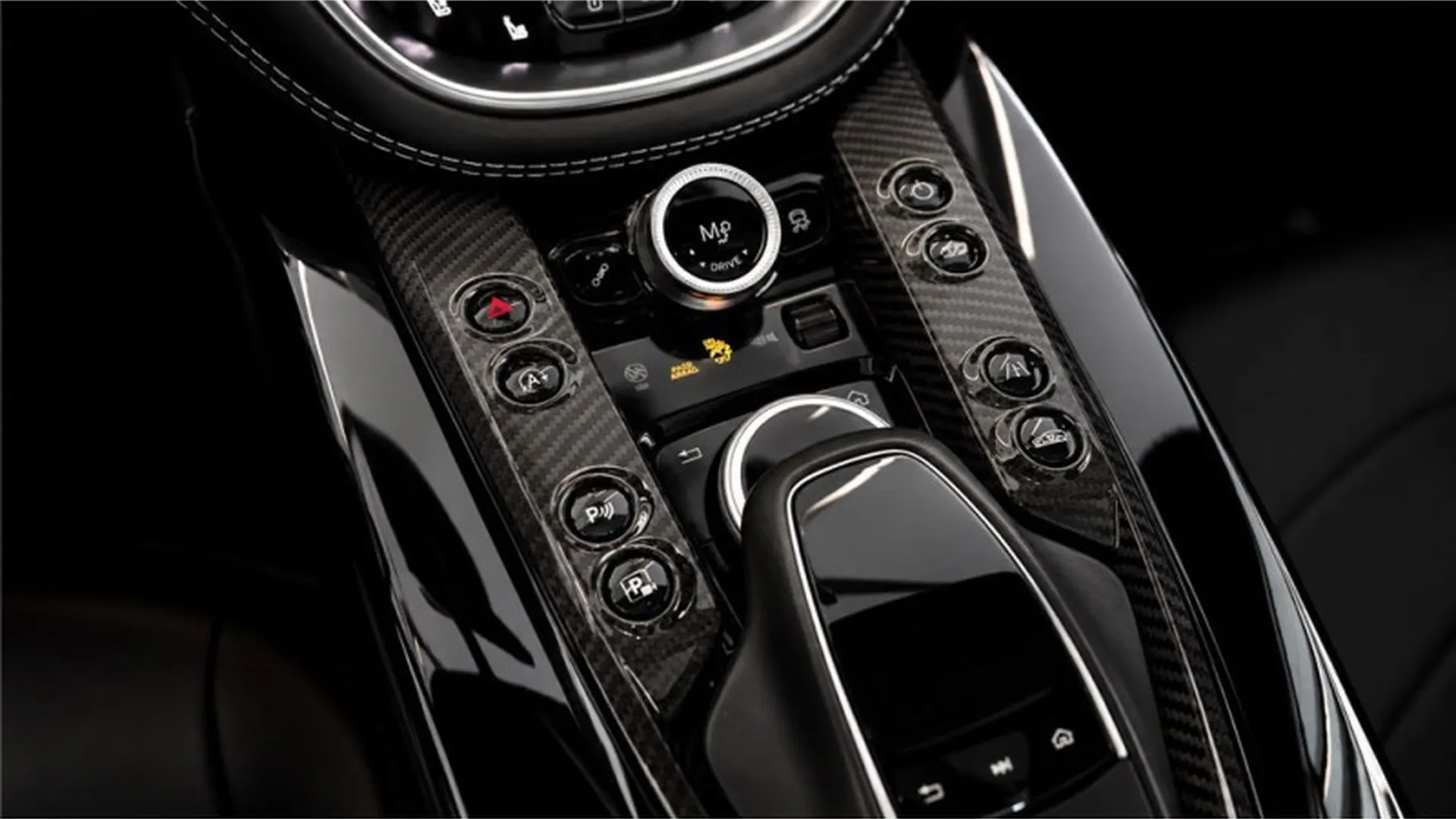 Aston Martin DBX — photo 21