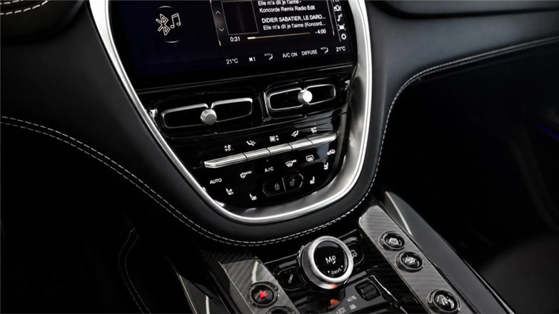 Aston Martin DBX — photo 22