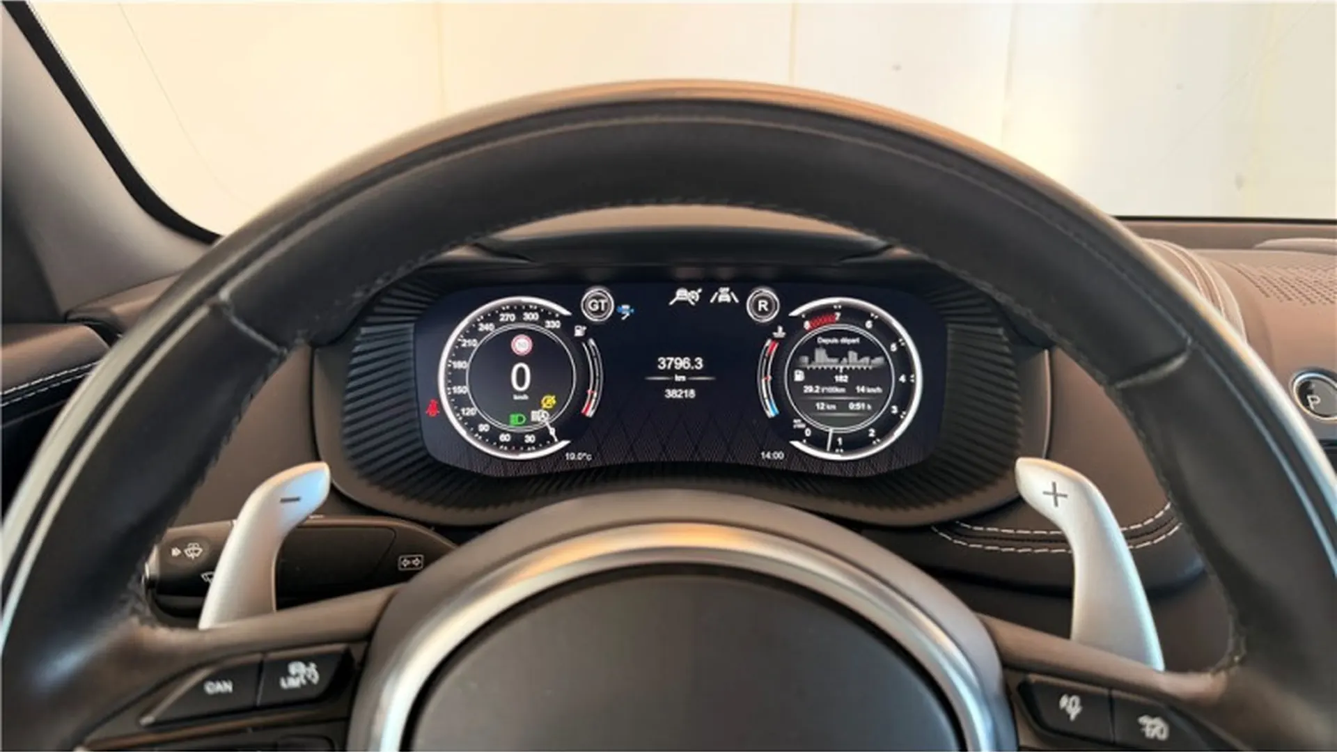 Aston Martin DBX — photo 9