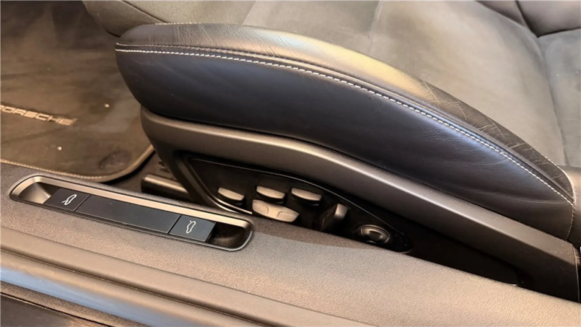 Porsche 911 CARRERA CABRIOLET 992 — photo 9
