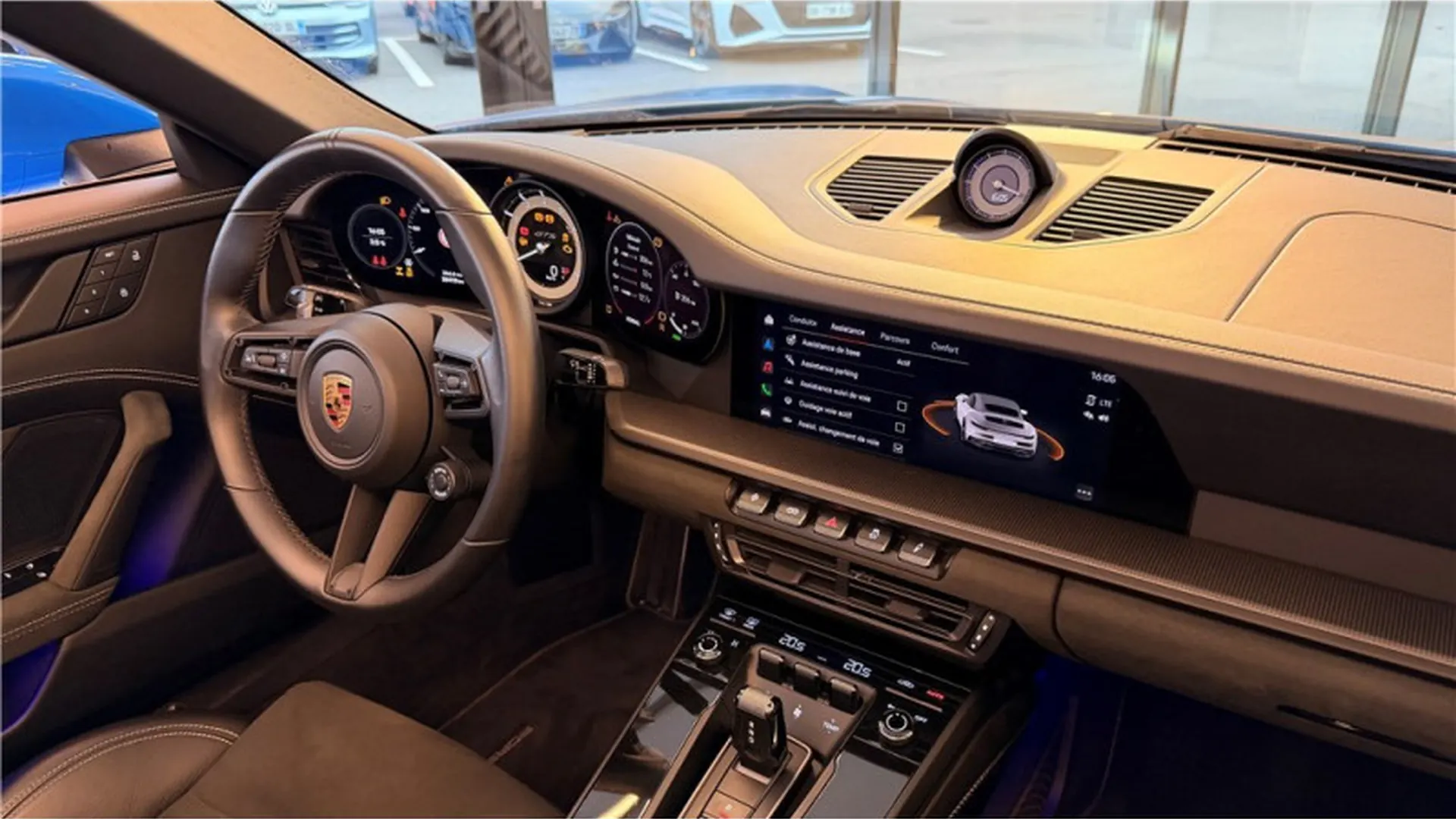 Porsche 911 CARRERA CABRIOLET 992 — photo 13