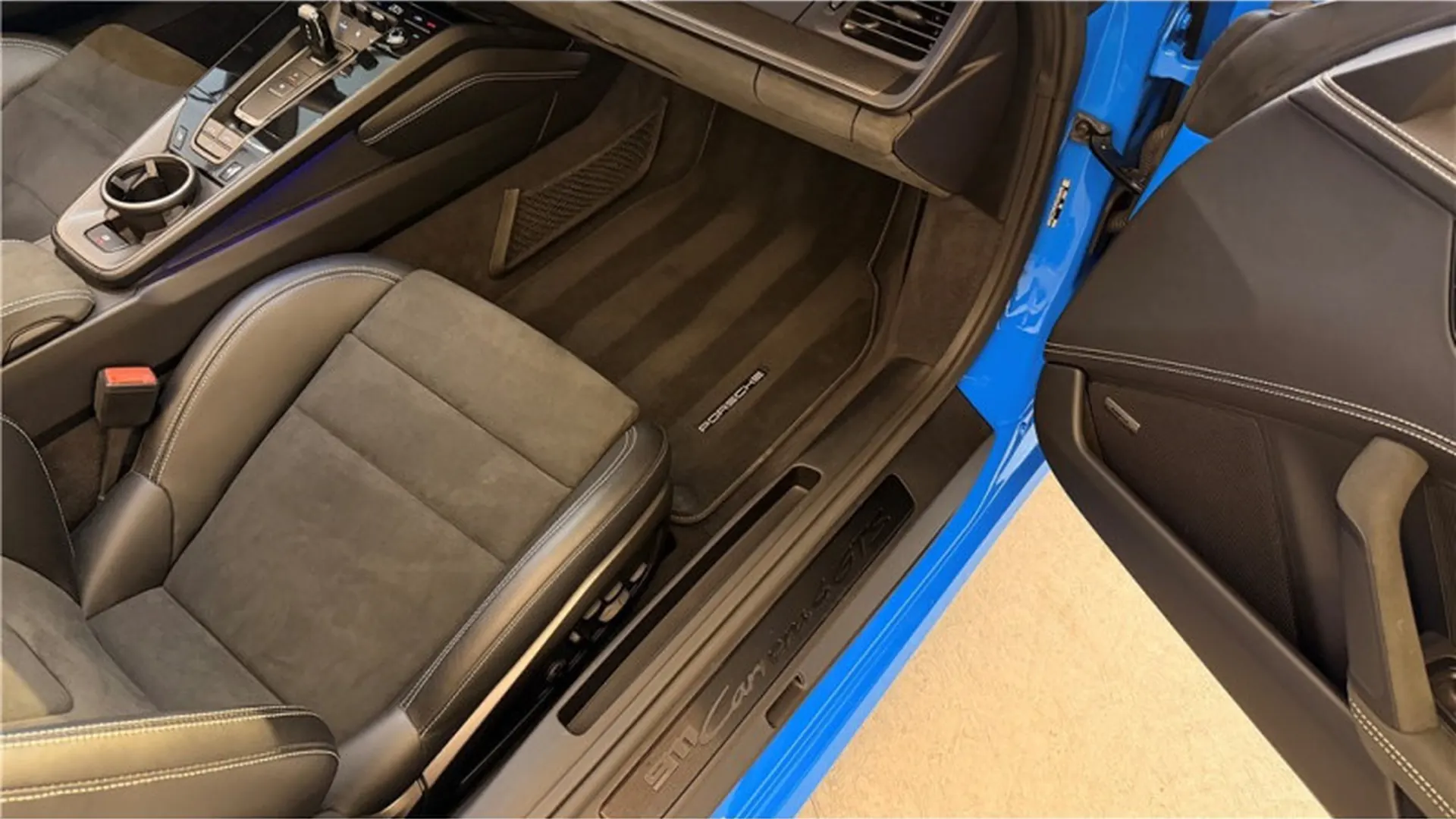 Porsche 911 CARRERA CABRIOLET 992 — photo 7