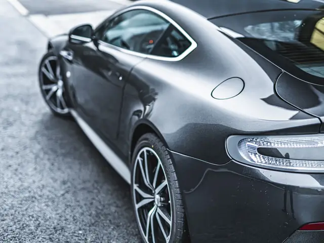 Aston Martin V8