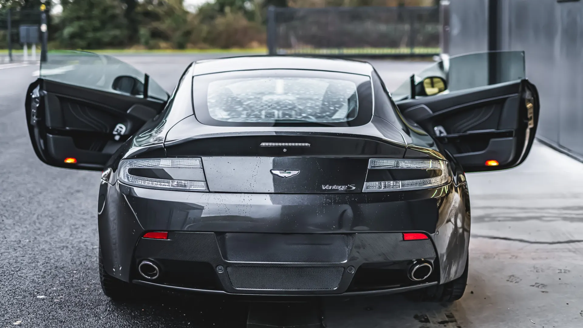 Aston Martin V8 — photo 19