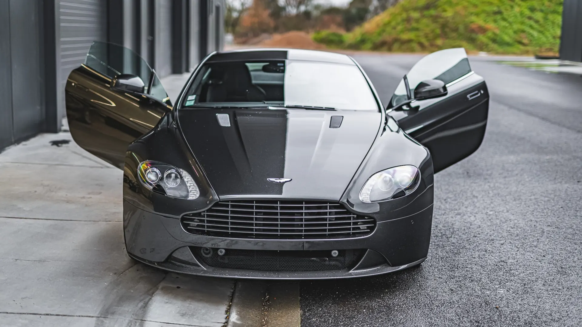 Aston Martin V8 — photo 4