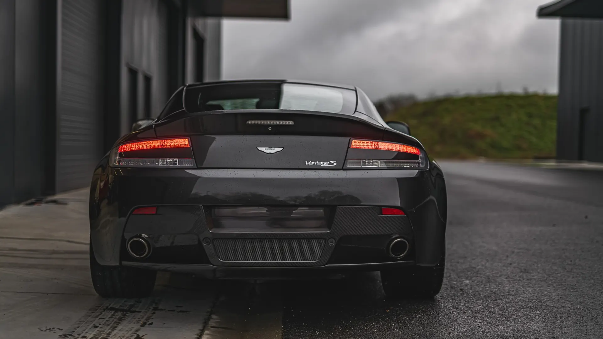 Aston Martin V8 — photo 15