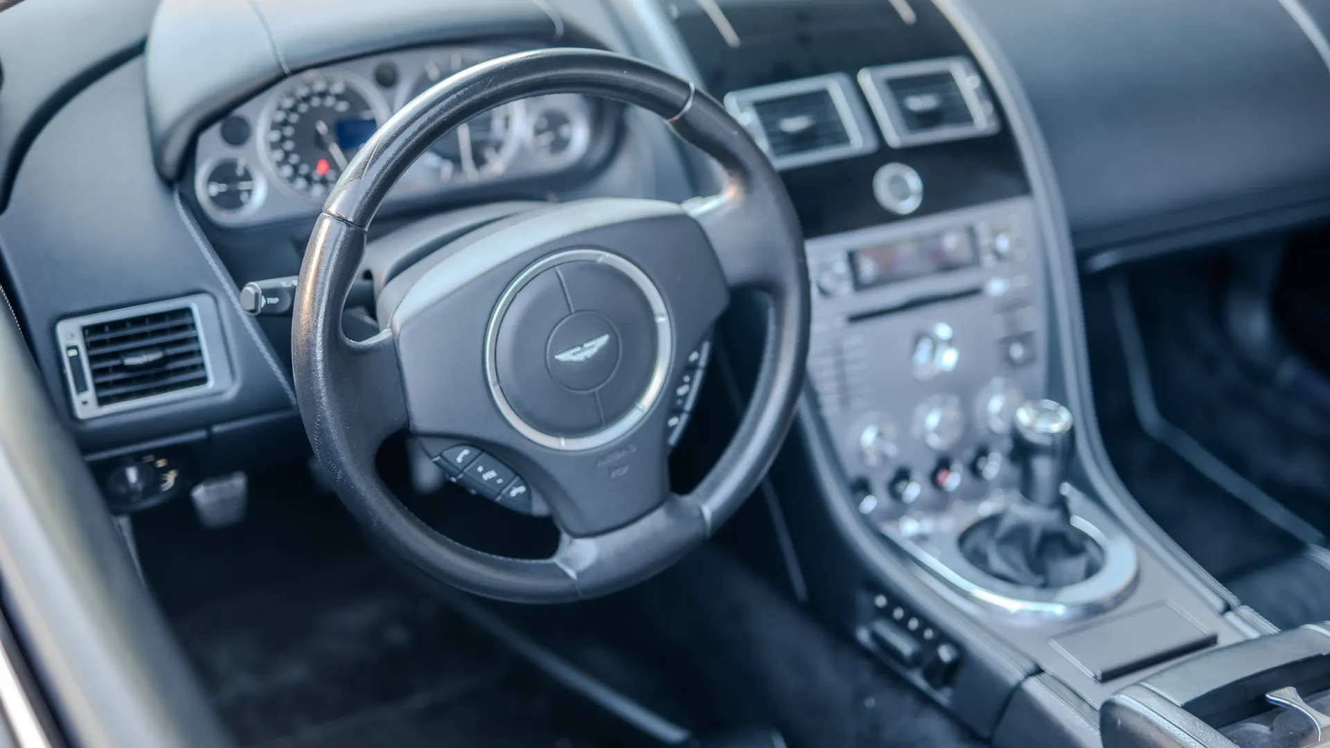 Aston Martin DB9 — photo 21