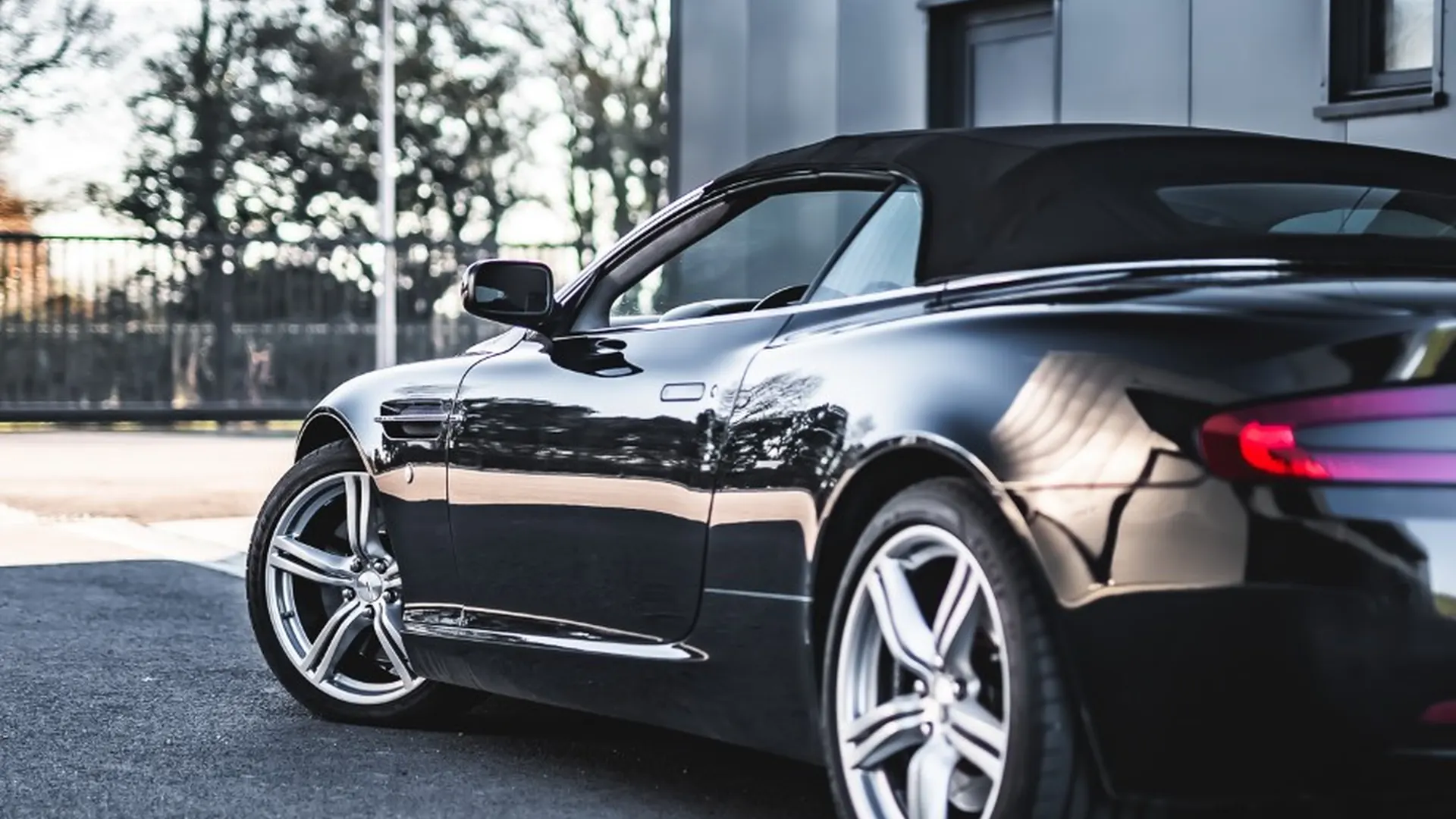Aston Martin DB9 — photo 2