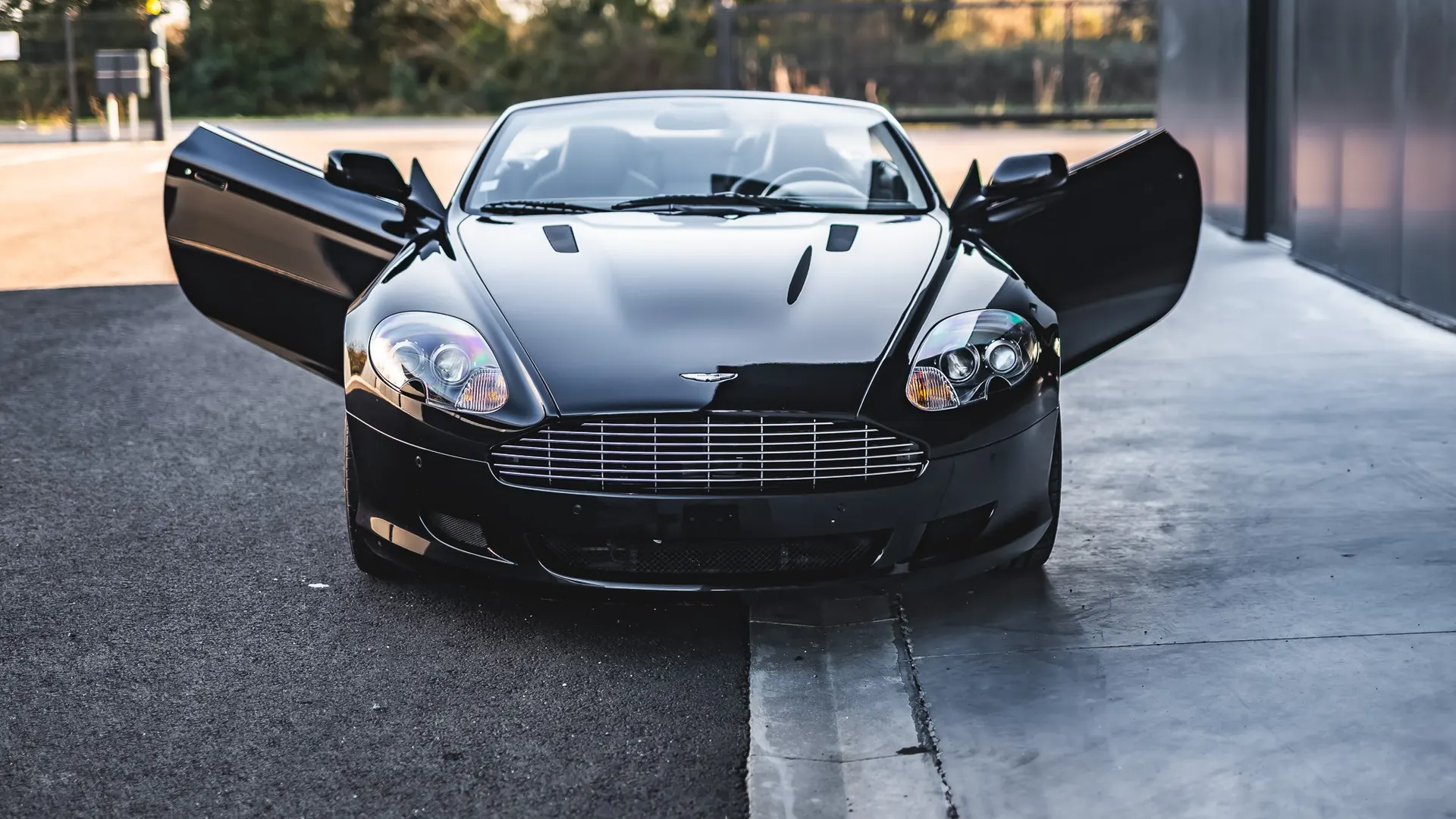 Aston Martin DB9 — photo 26