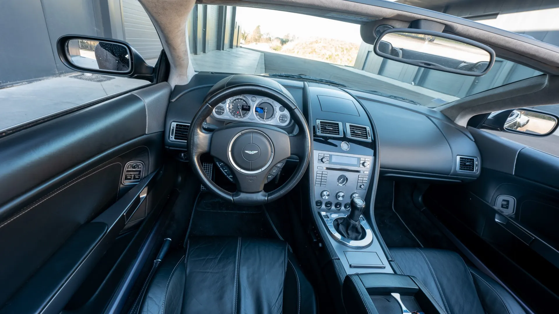 Aston Martin DB9 — photo 34
