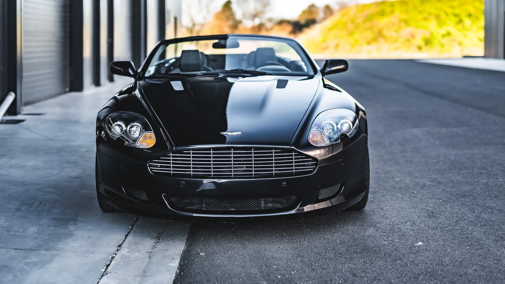 Aston Martin DB9 — photo 22