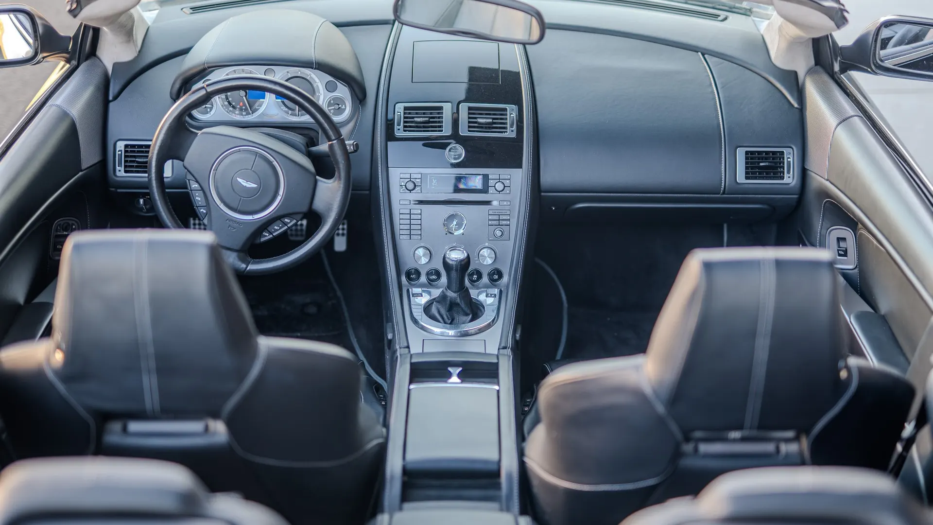 Aston Martin DB9 — photo 15