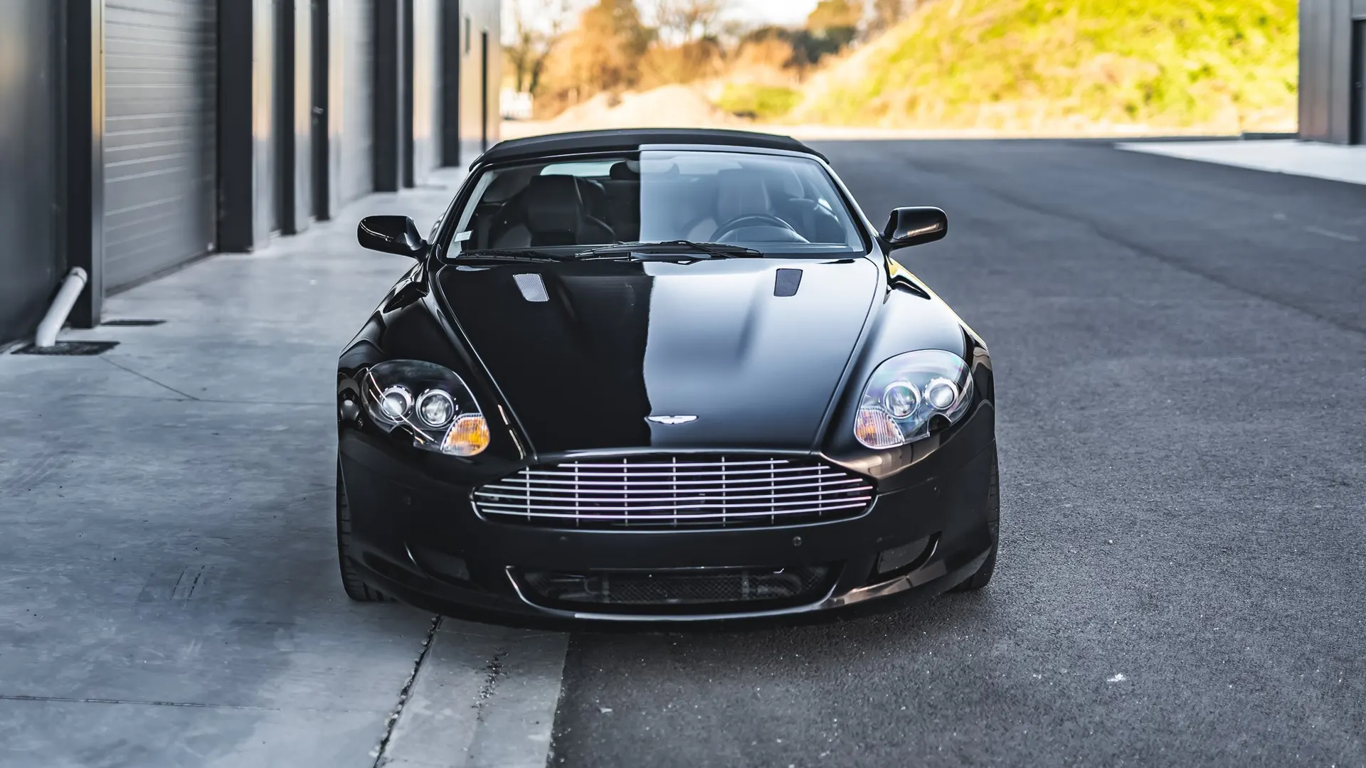 Aston Martin DB9 — photo 16