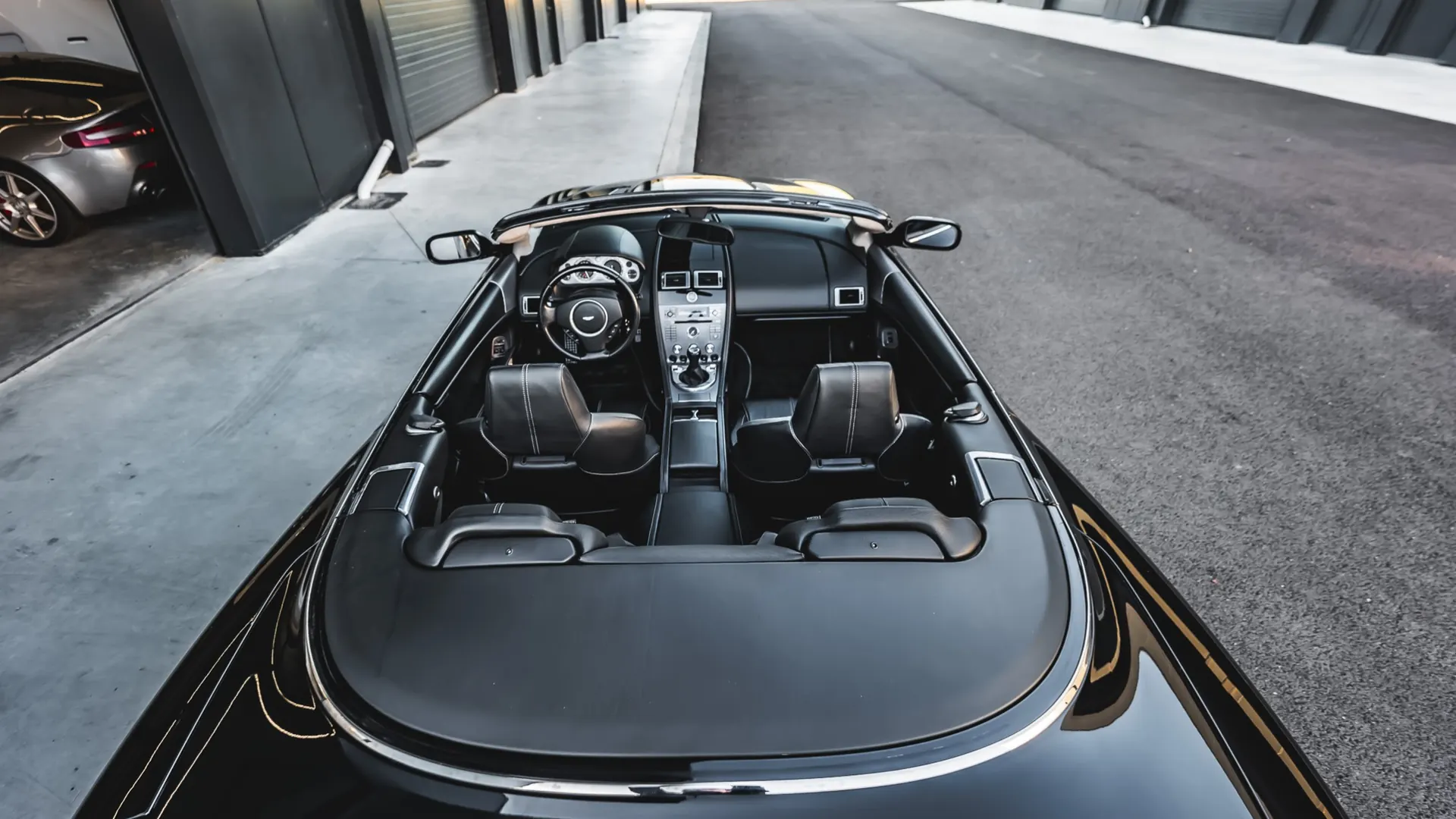 Aston Martin DB9 — photo 8