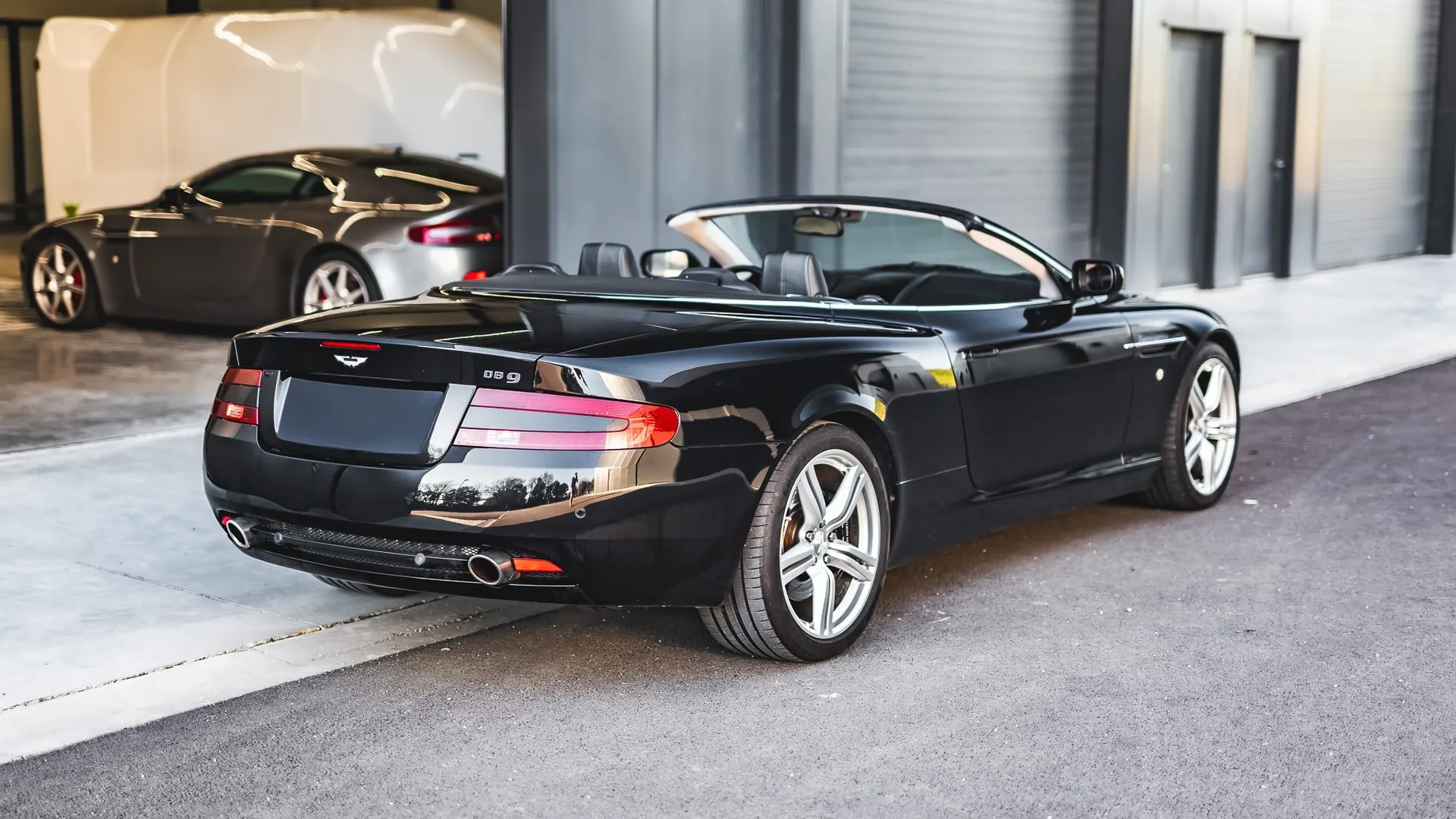 Aston Martin DB9 — photo 6