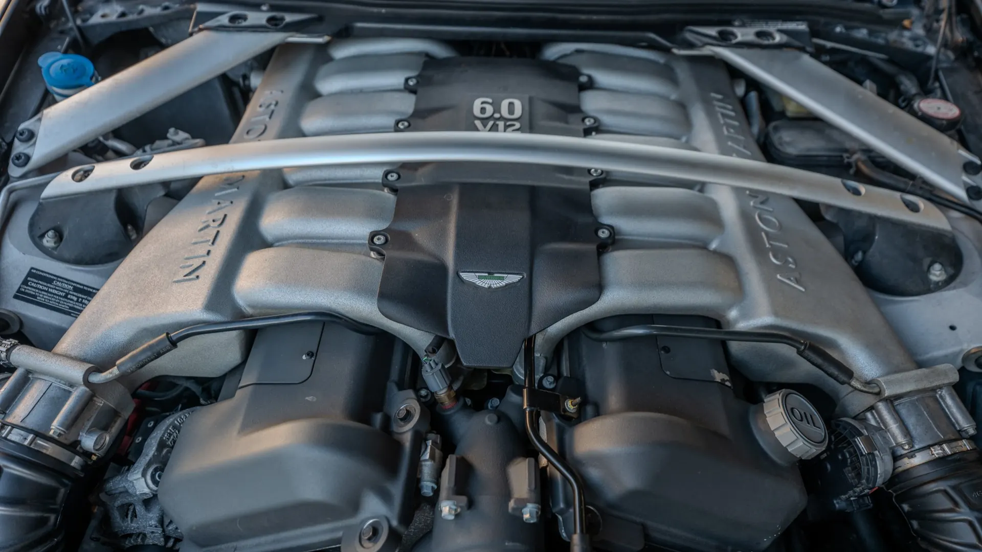 Aston Martin DB9 — photo 33