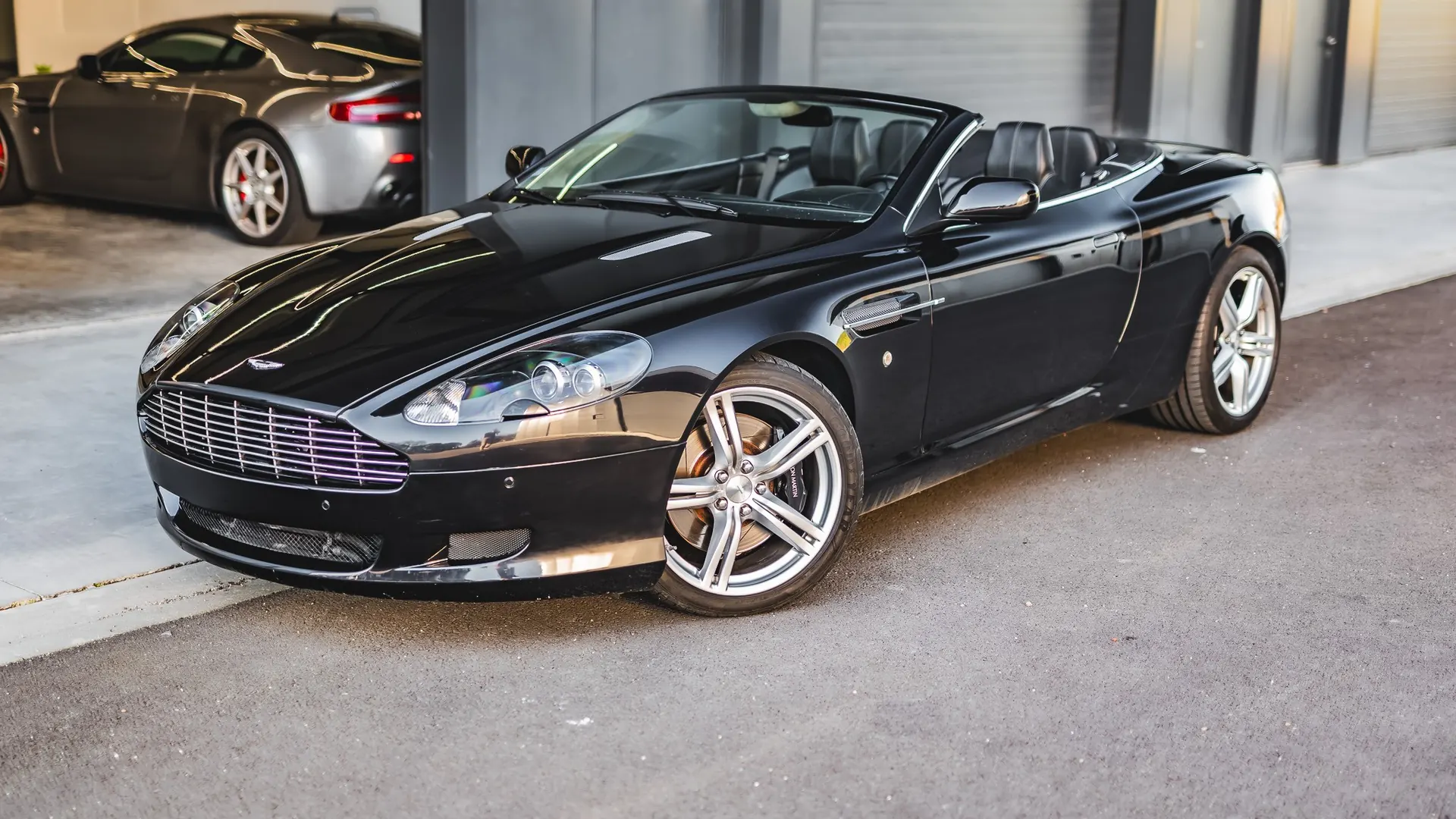 Aston Martin DB9 — photo 23