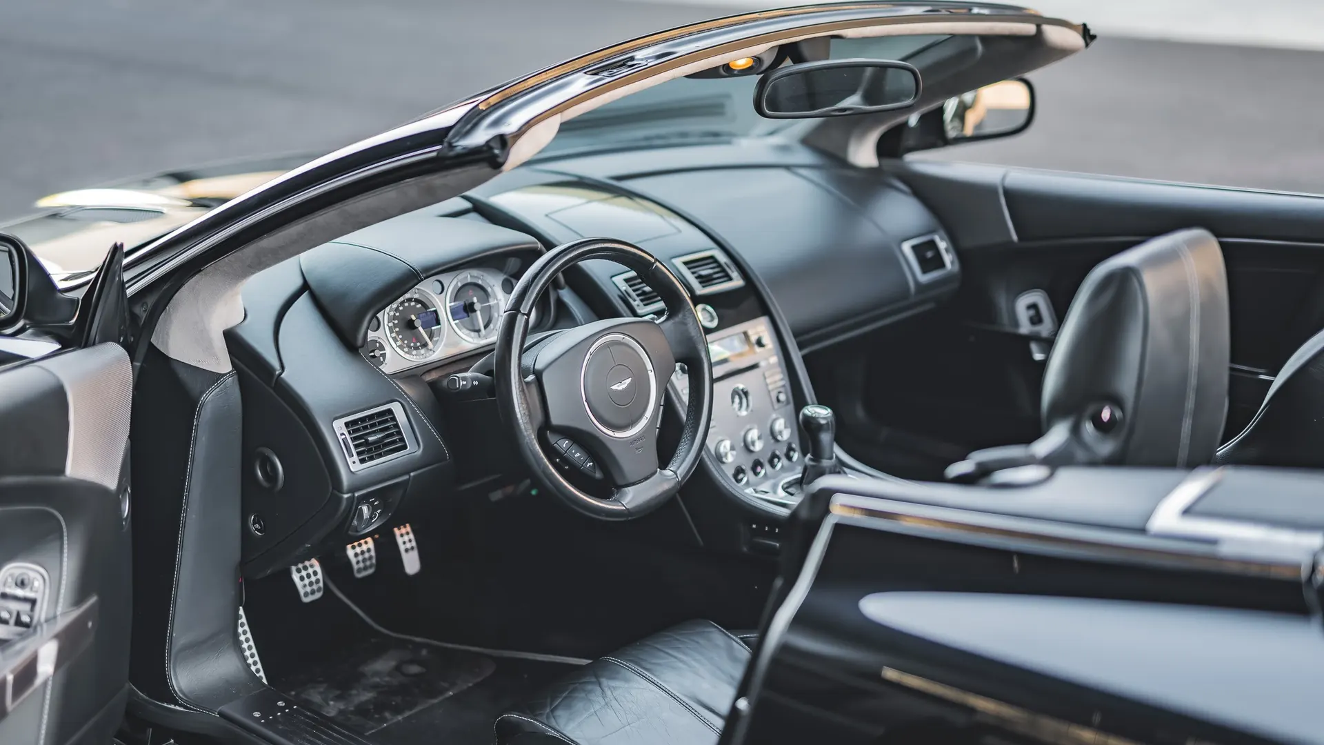 Aston Martin DB9 — photo 4