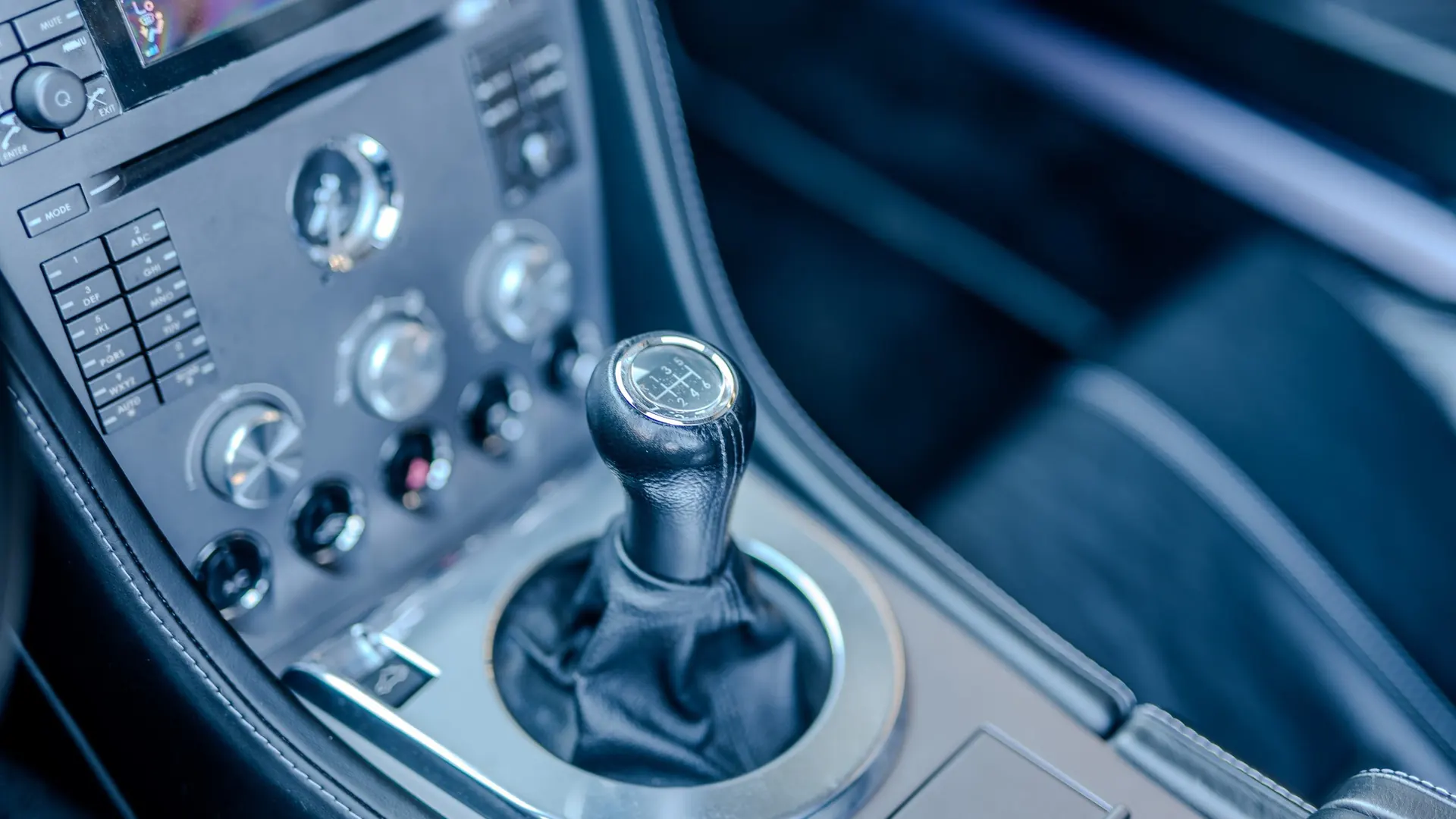Aston Martin DB9 — photo 3