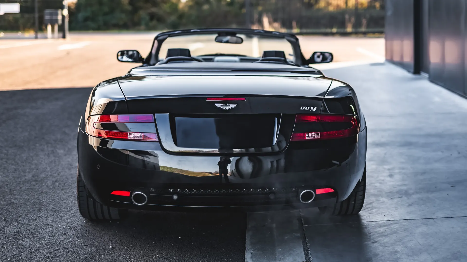 Aston Martin DB9 — photo 19