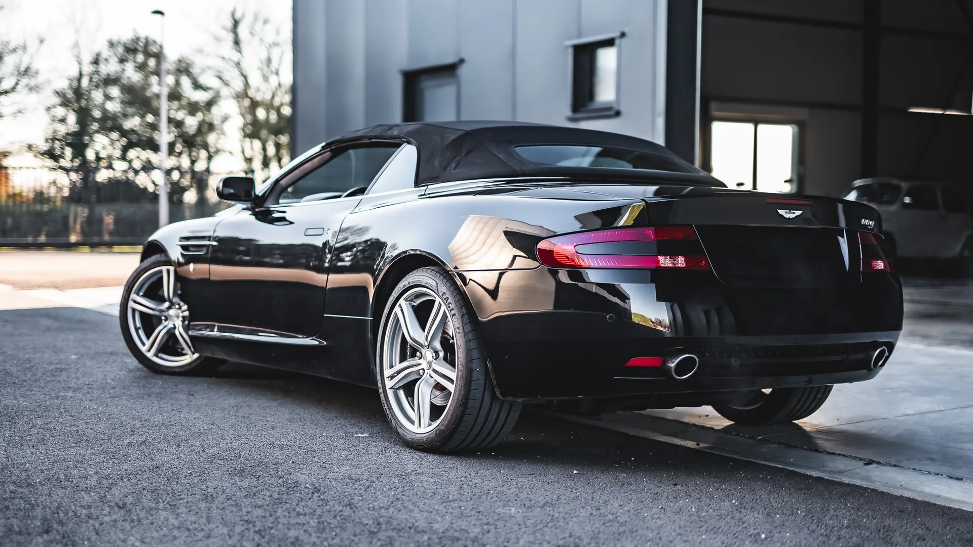 Aston Martin DB9 — photo 27