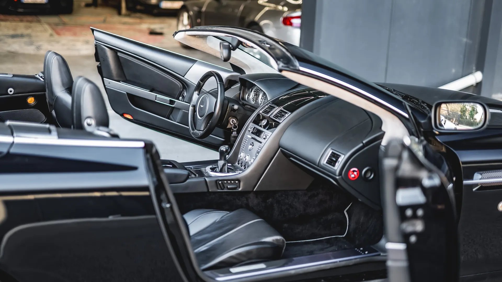Aston Martin DB9 — photo 25