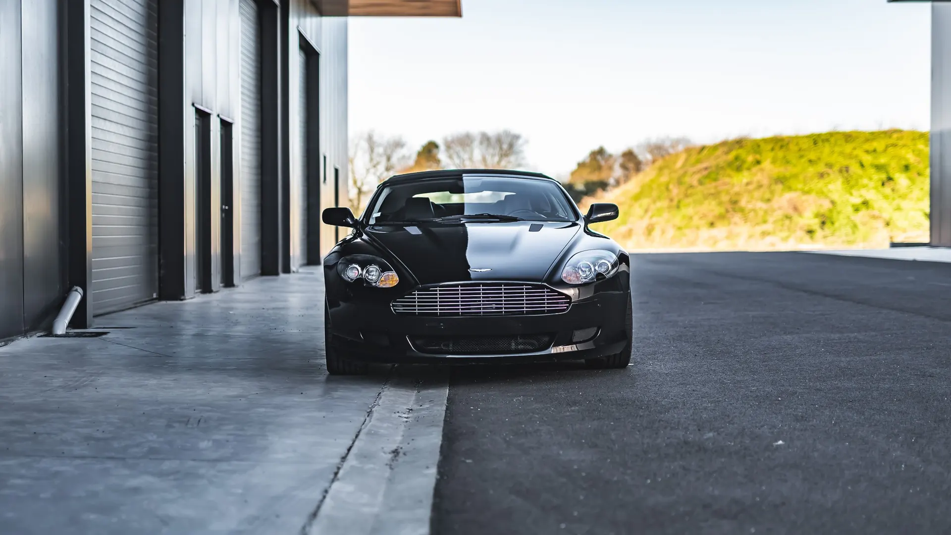 Aston Martin DB9 — photo 18