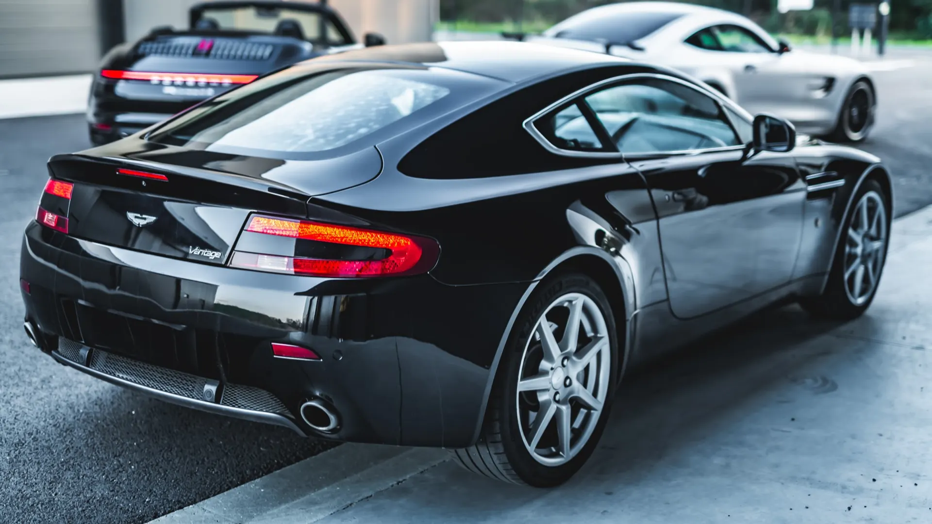 Aston Martin Vantage — photo 4