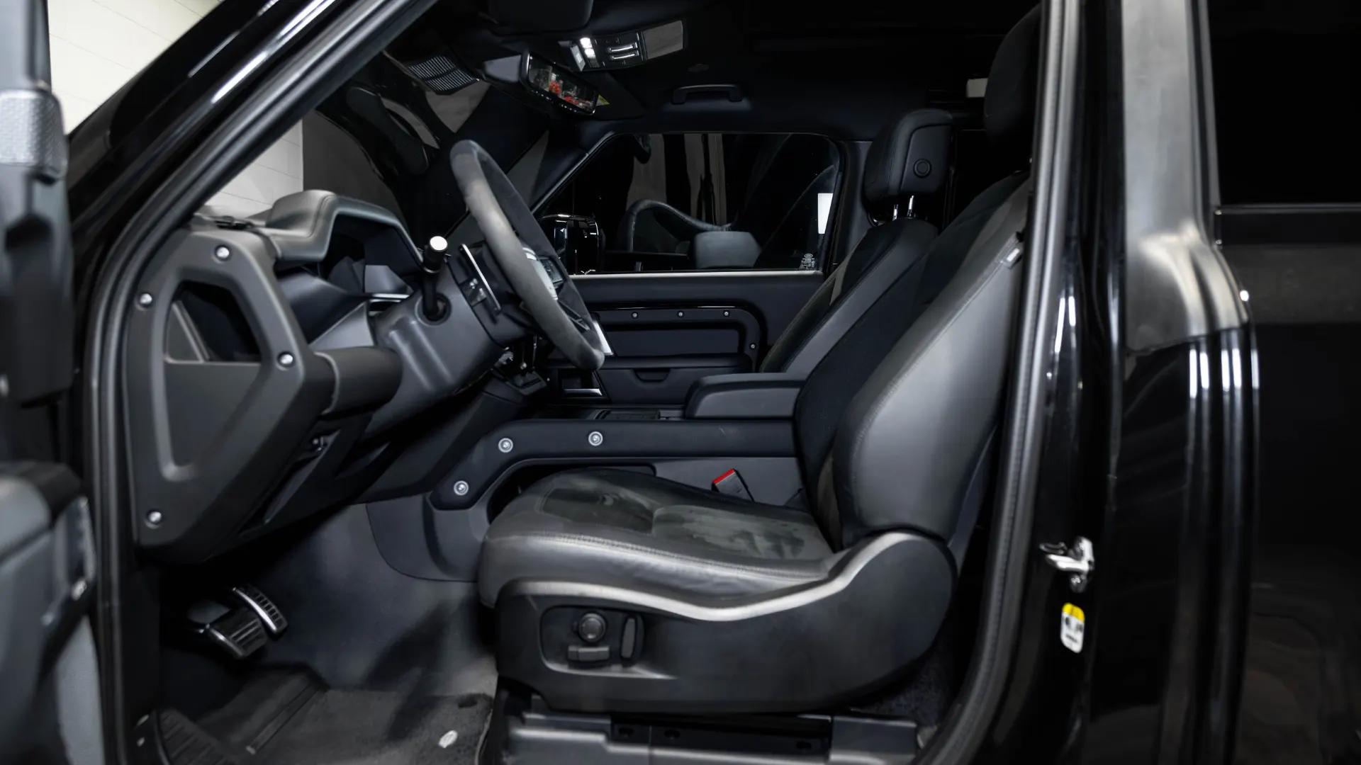 Land Rover Defender — photo 15