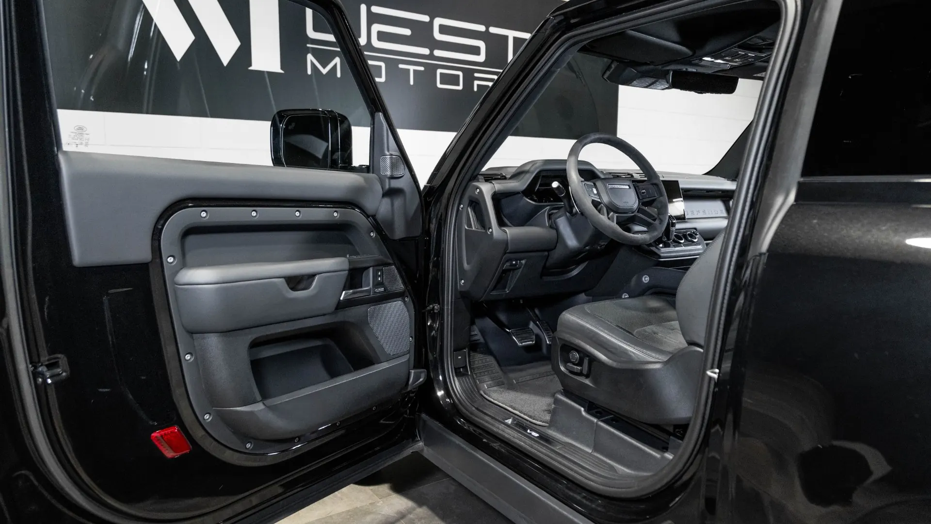 Land Rover Defender — photo 29