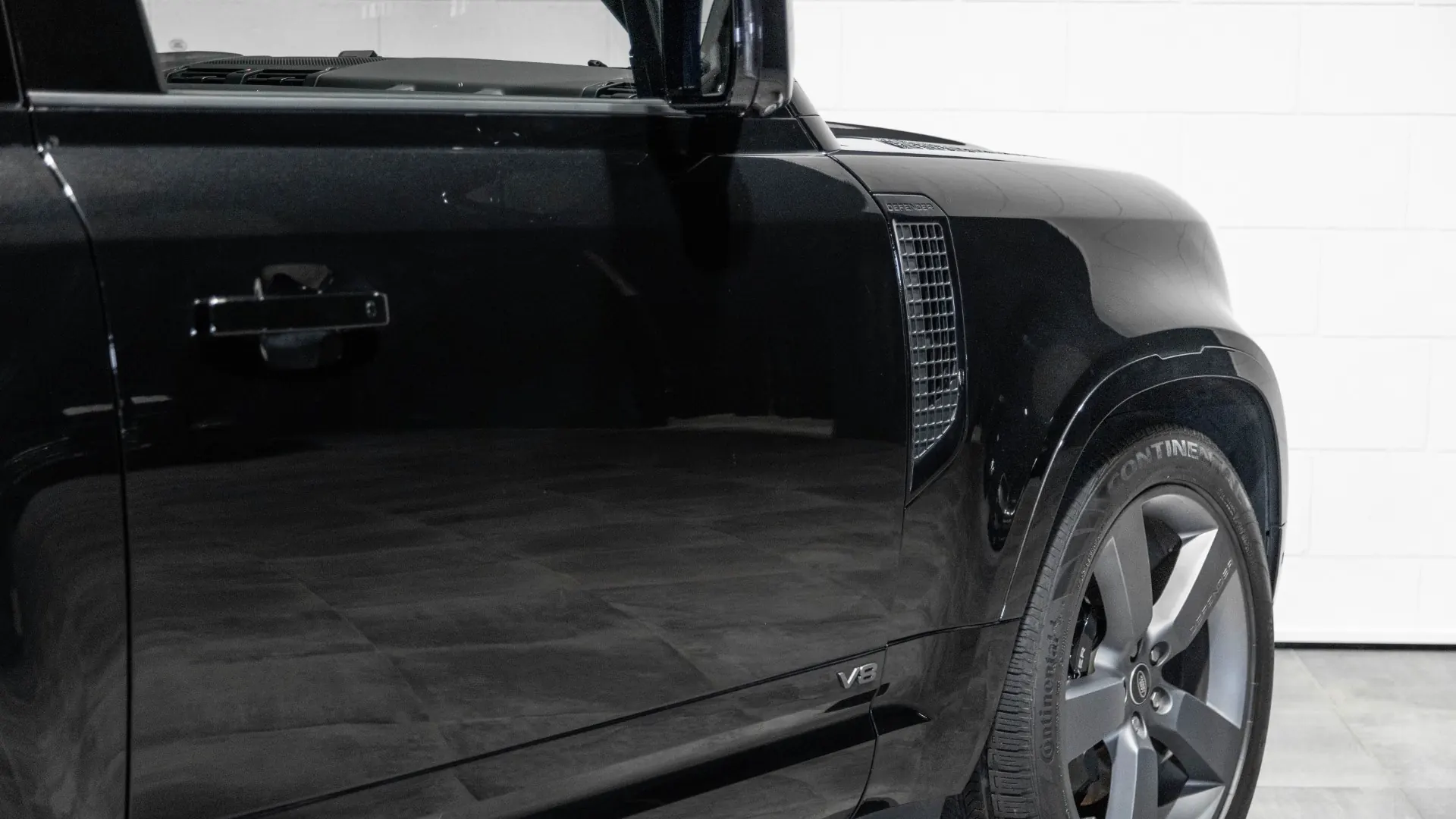 Land Rover Defender — photo 6