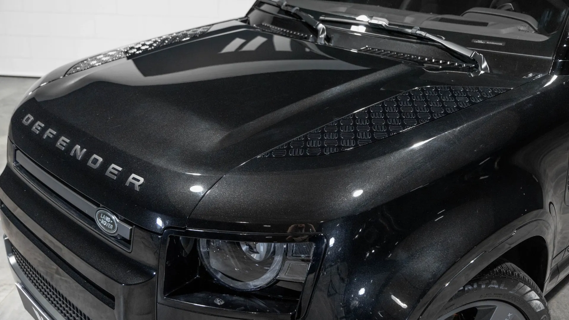 Land Rover Defender — photo 8