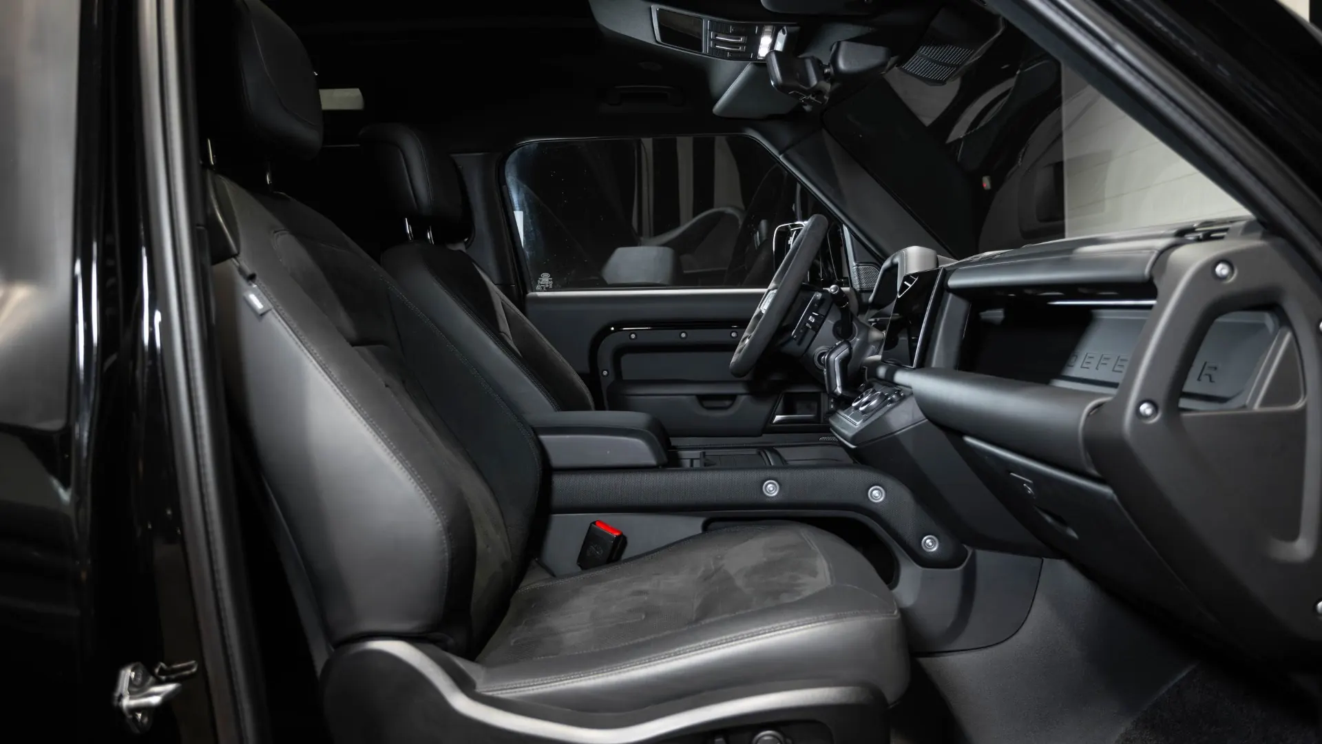 Land Rover Defender — photo 13