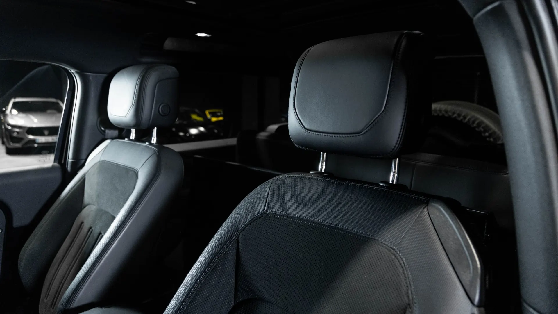 Land Rover Defender — photo 17