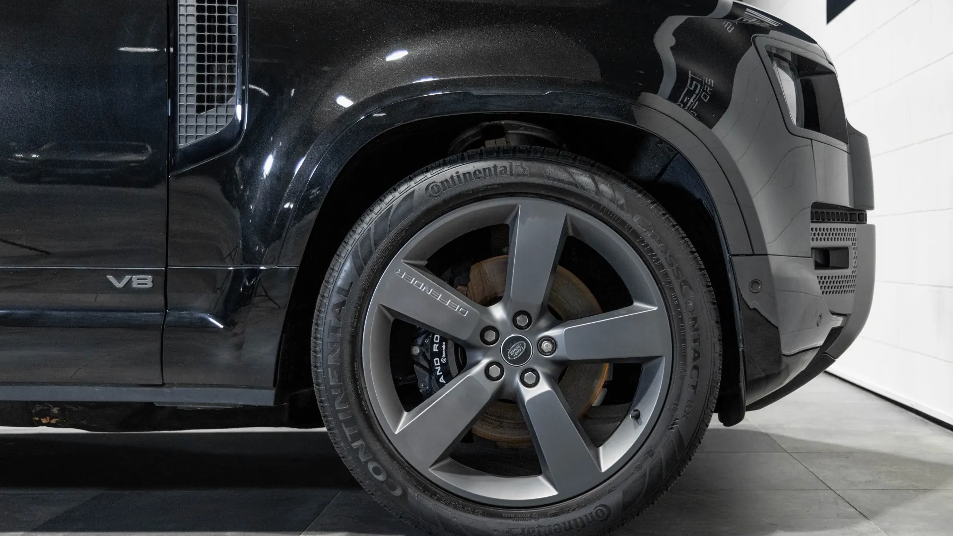 Land Rover Defender — photo 7