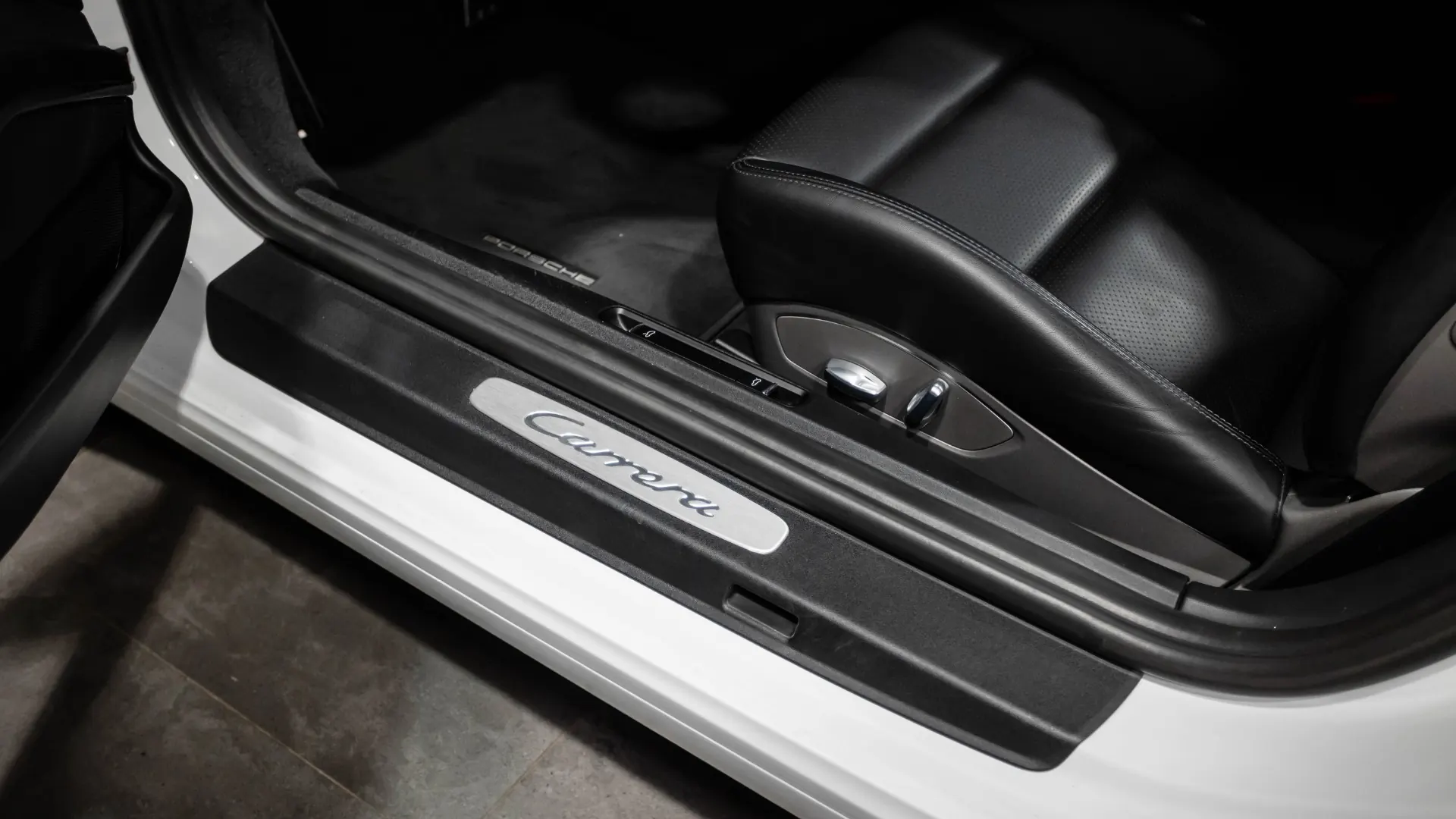 Porsche 911 — photo 28