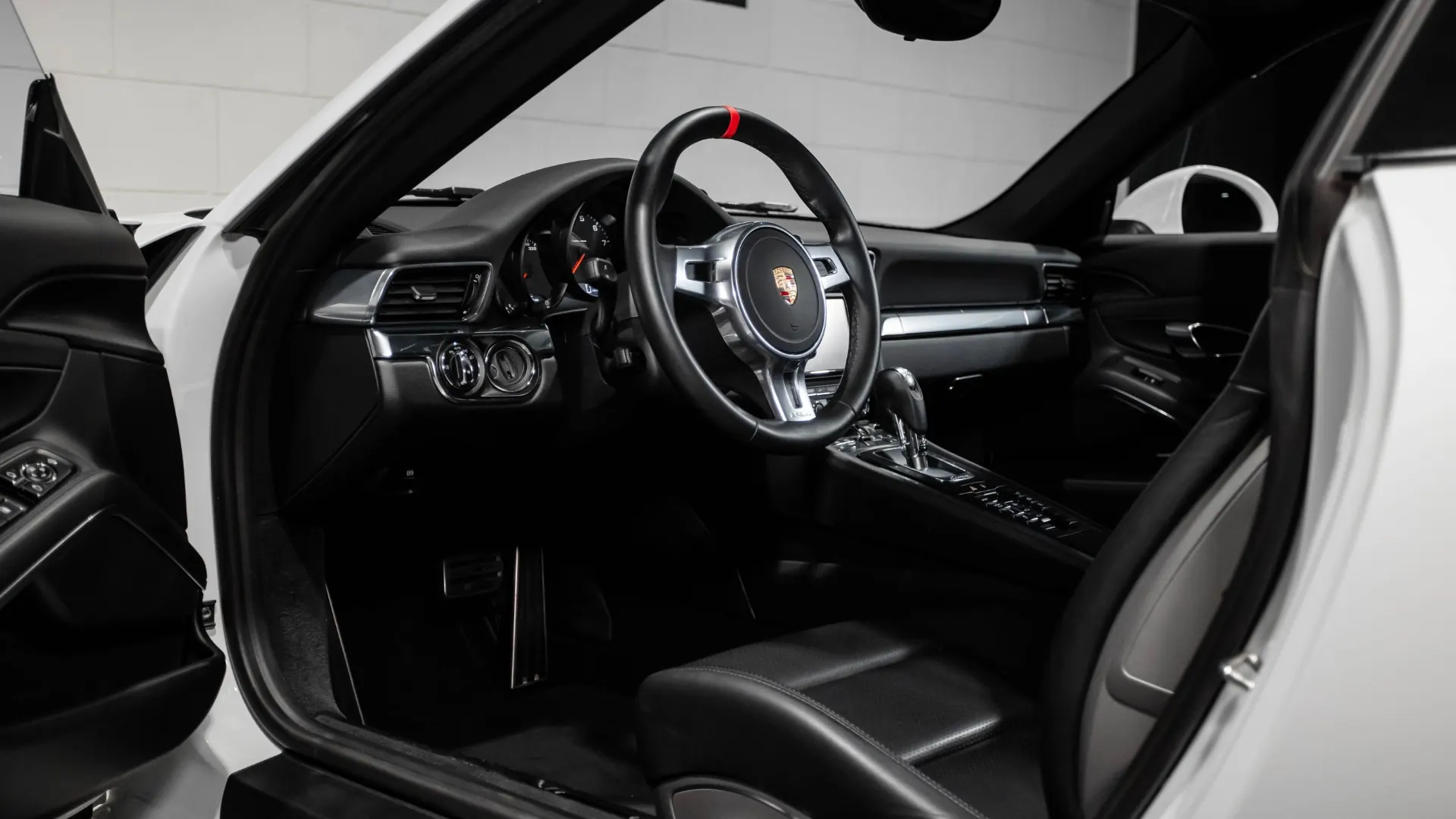 Porsche 911 — photo 13