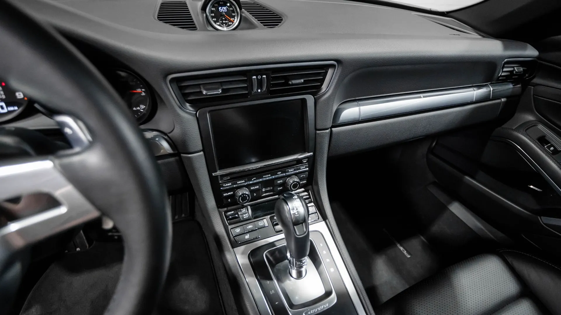 Porsche 911 — photo 21