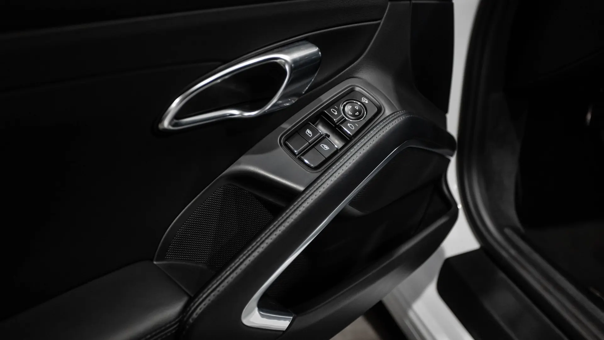 Porsche 911 — photo 26