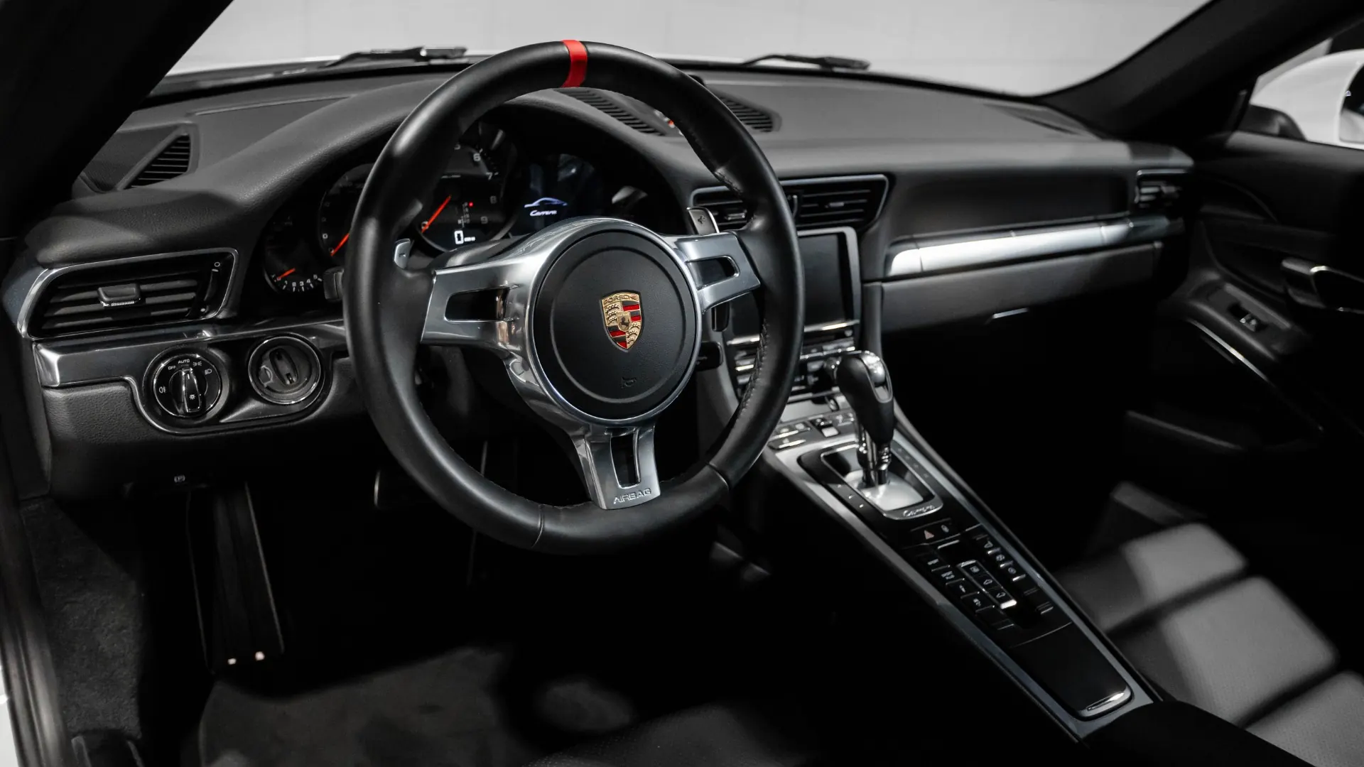 Porsche 911 — photo 17