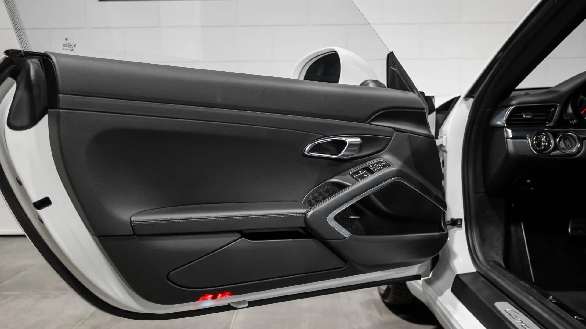 Porsche 911 — photo 25