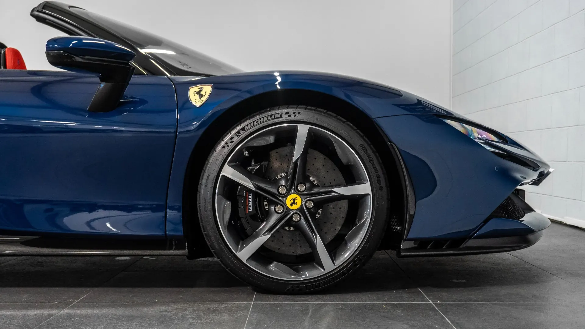Ferrari SF90 — photo 11