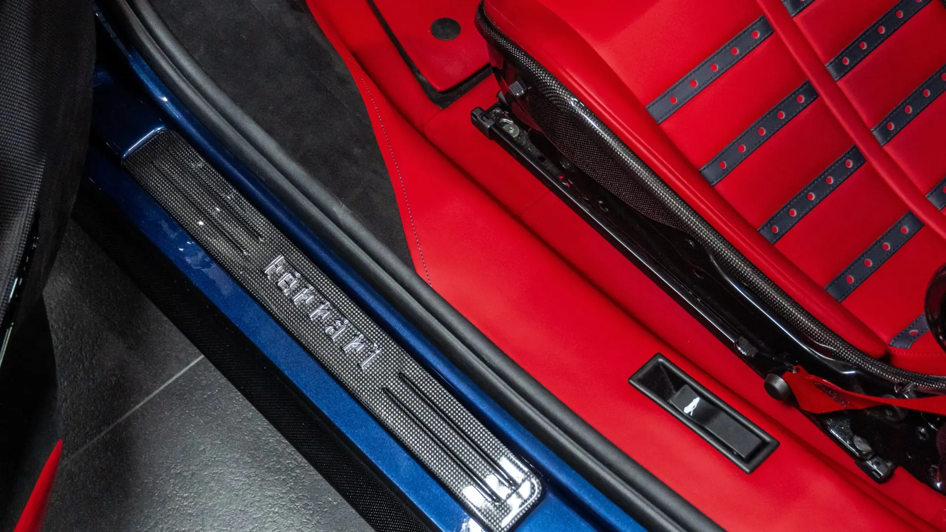 Ferrari SF90 — photo 17