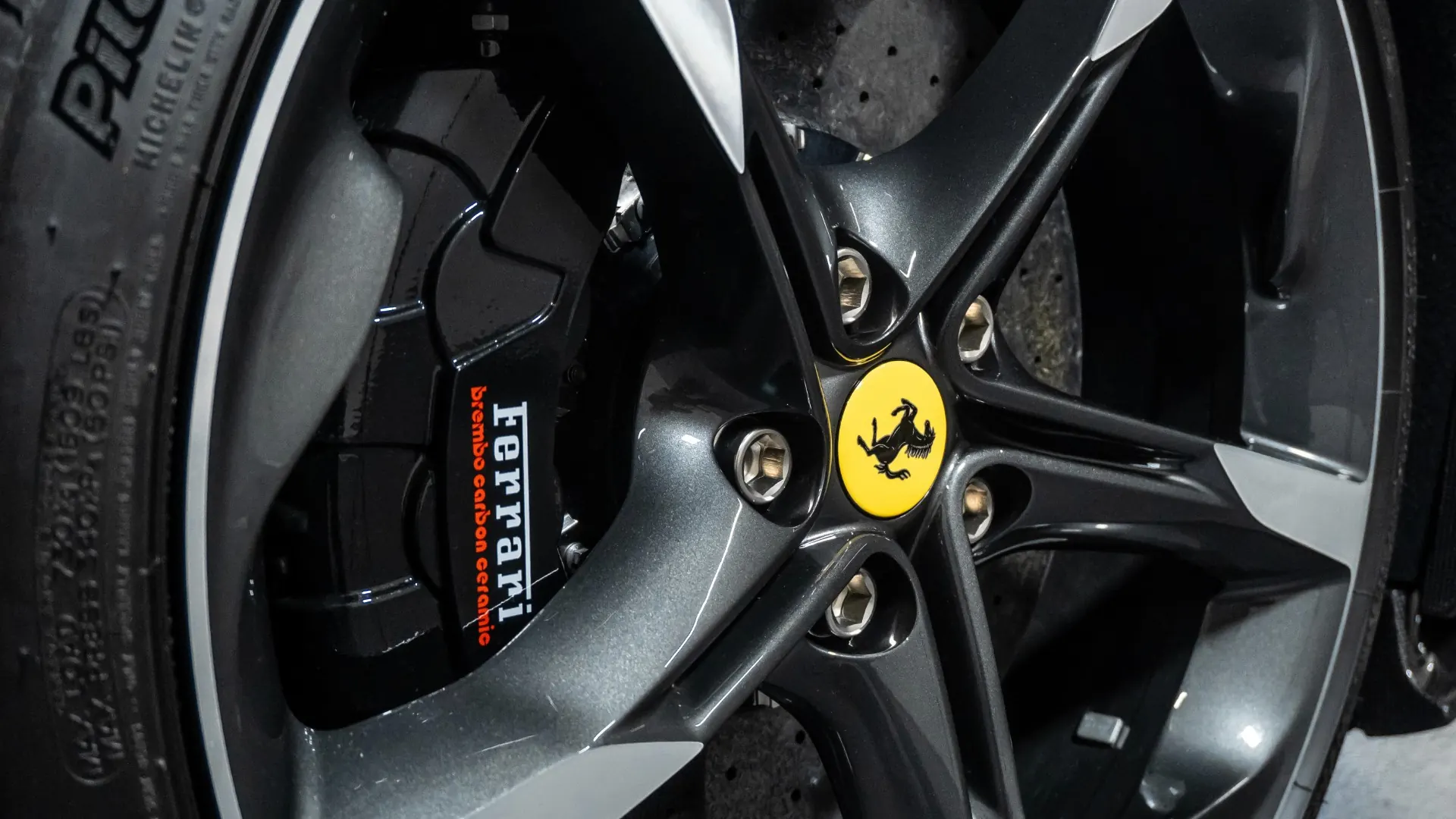 Ferrari SF90 — photo 12