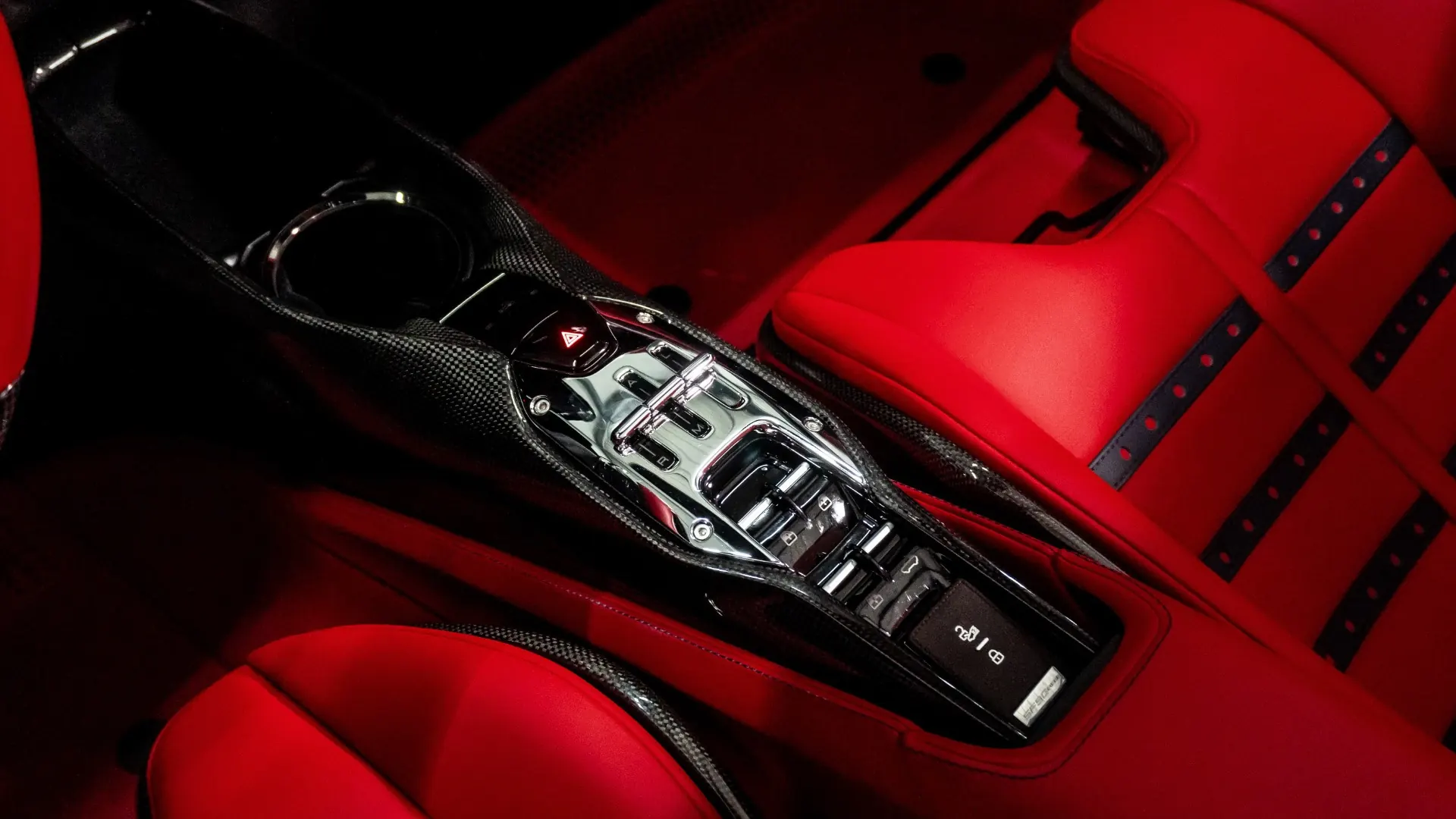 Ferrari SF90 — photo 29