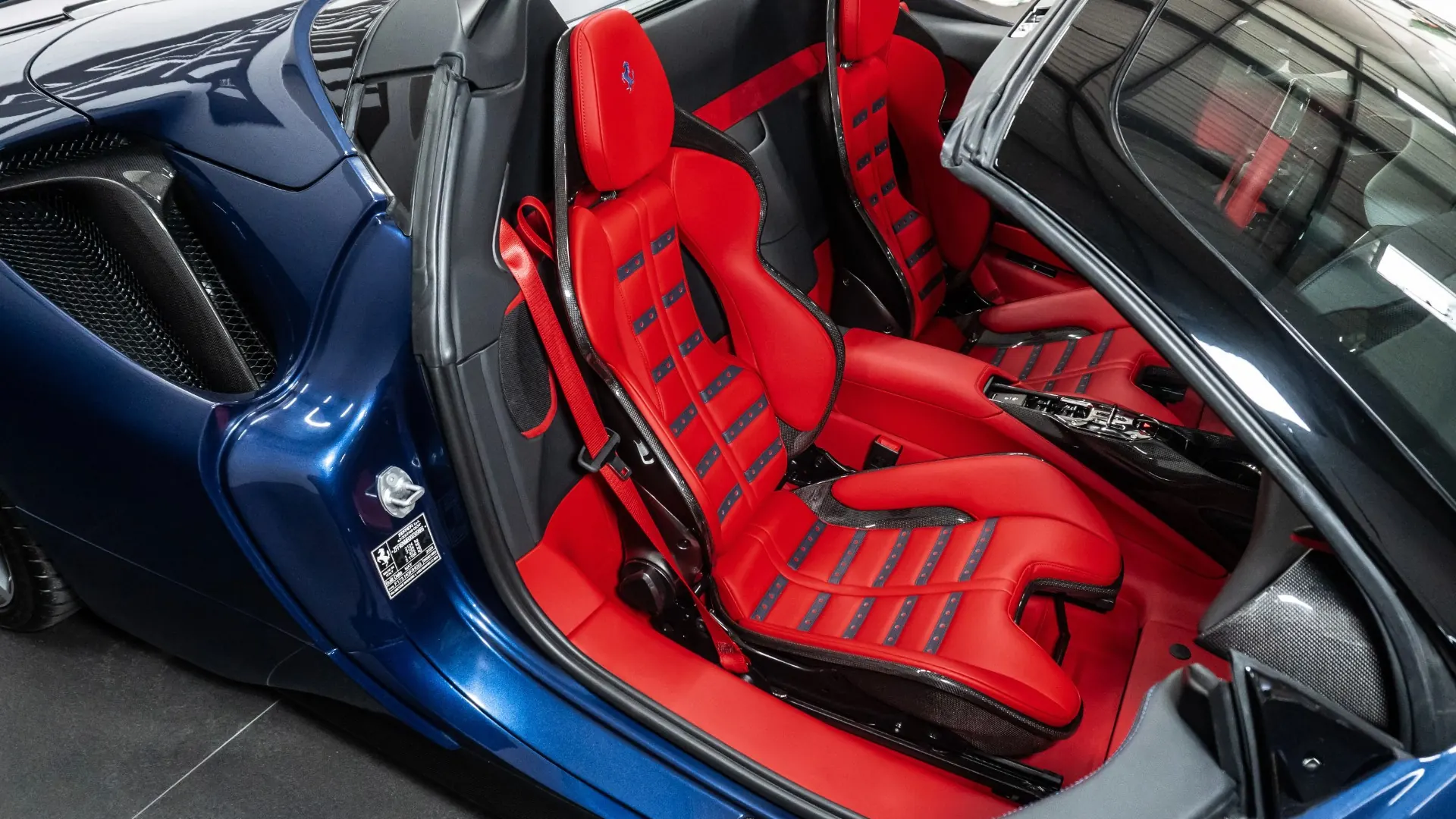 Ferrari SF90 — photo 30