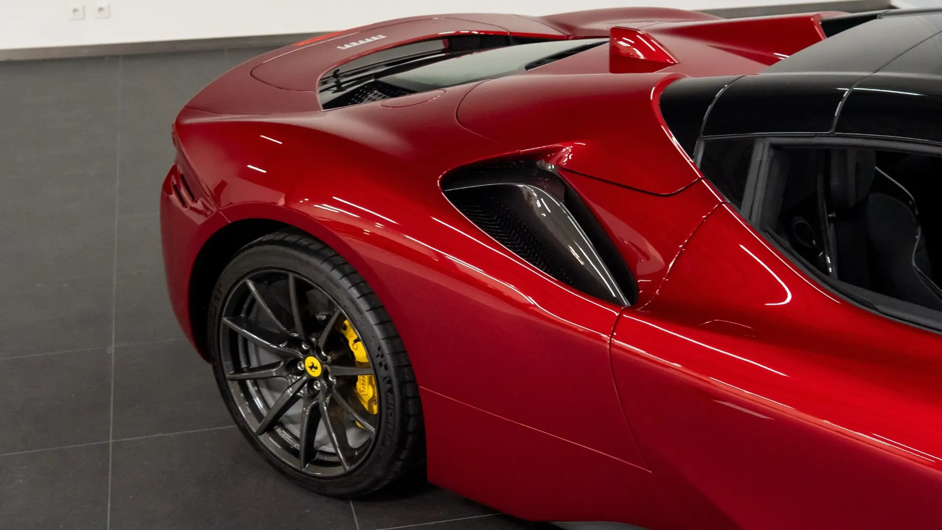 Ferrari SF90 — photo 8