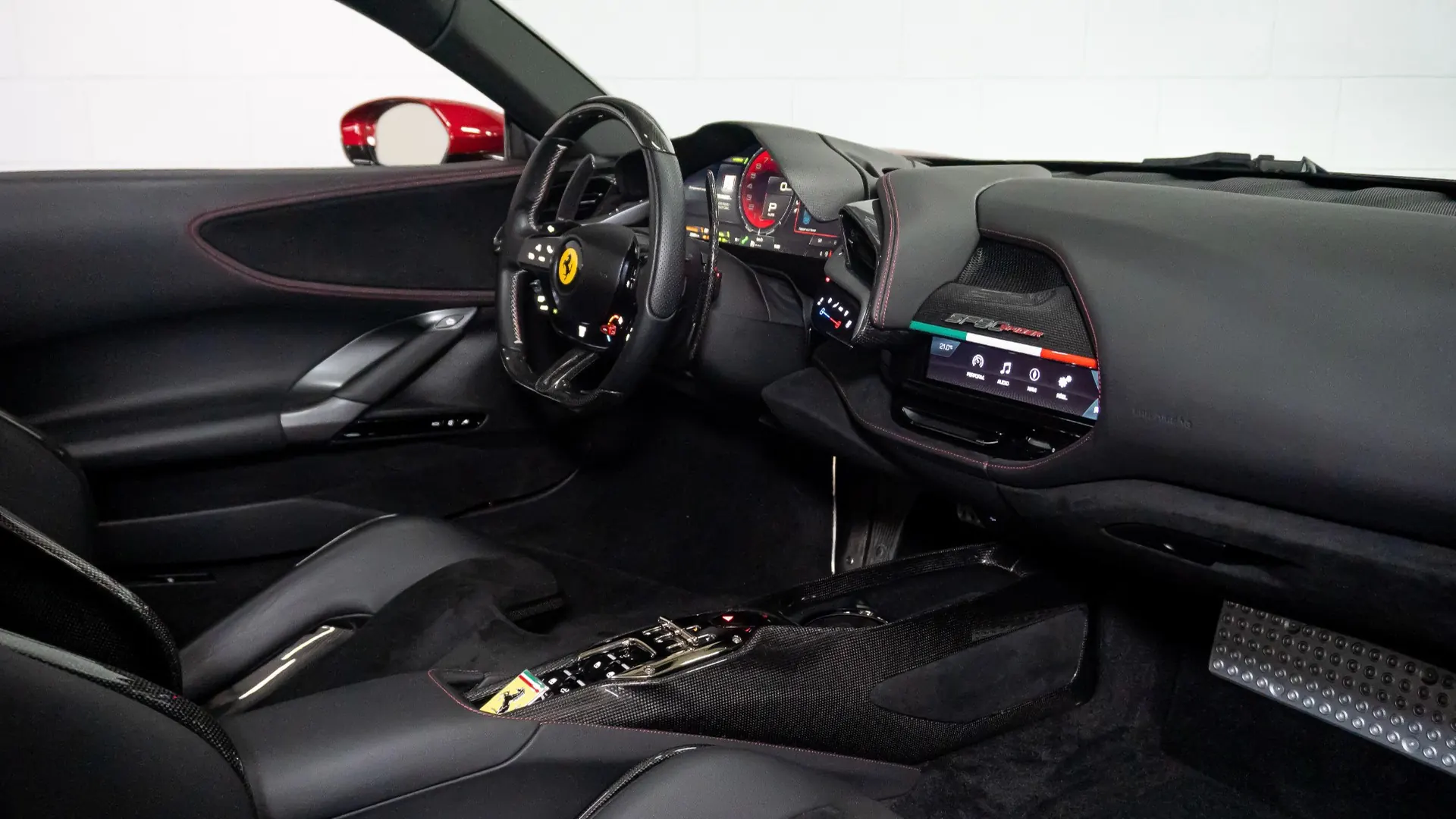 Ferrari SF90 — photo 26