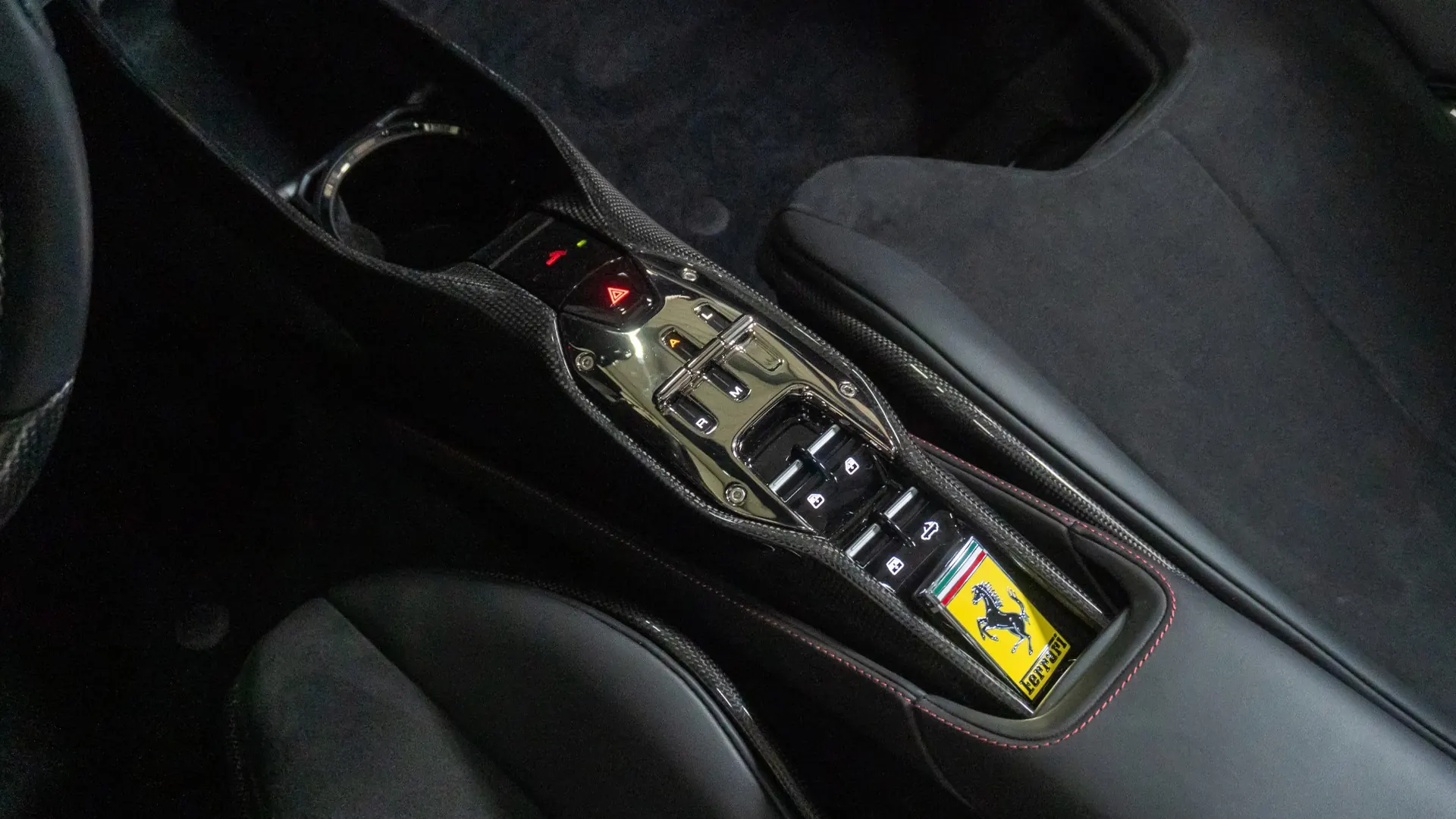 Ferrari SF90 — photo 24